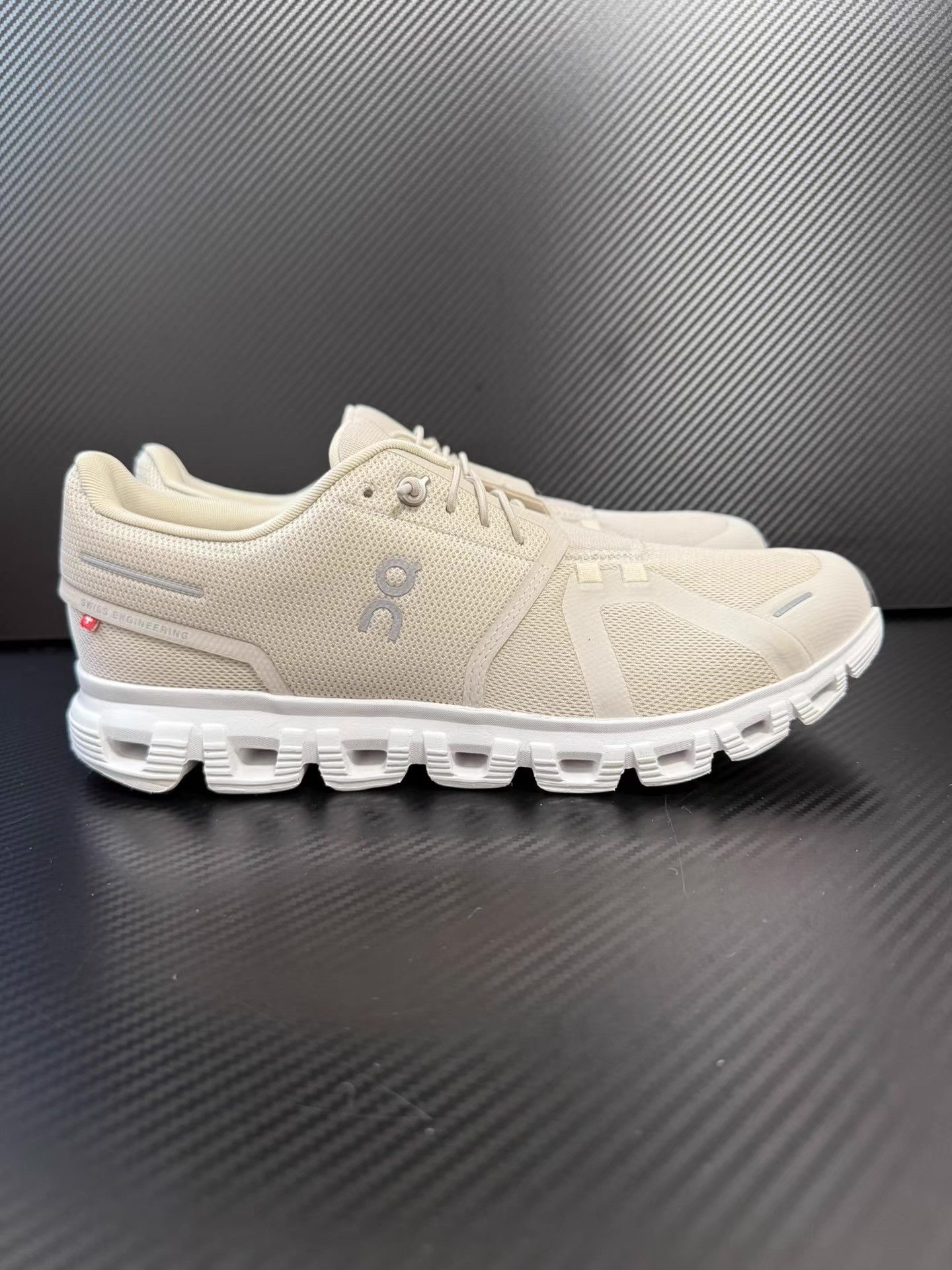 On On Cloud 5 Fuse Q10 Size US 8.5 / EU 41-42 - 1 Thumbnail