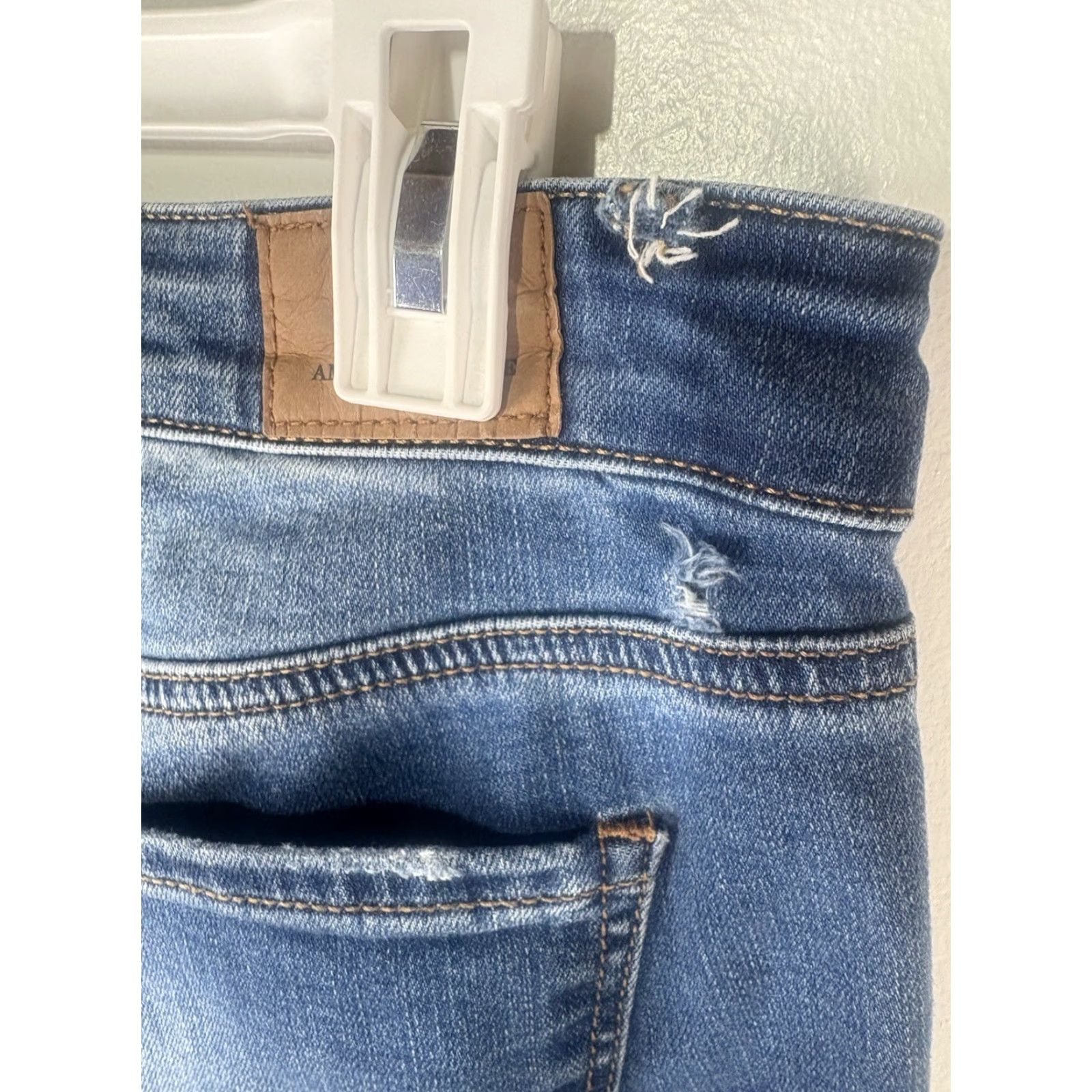 American Eagle Outfitters American Eagle Med Faded Wash W-Whiskers Super Stretch X Jeans Womens Size 6 Size 28" / US 6 / IT 42 - 5 Thumbnail