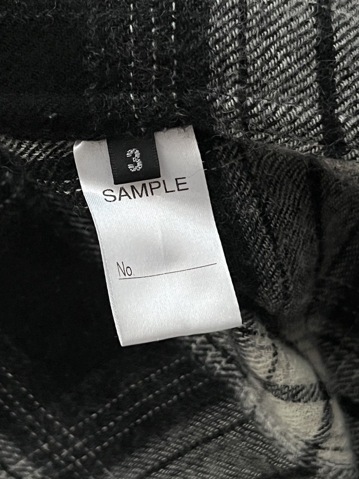 20471120 🔥SAMPLE Attachment Kazuyuki Kumagai Cashmere Grunge Shirt Size US S / EU 44-46 / 1 - 20 Thumbnail