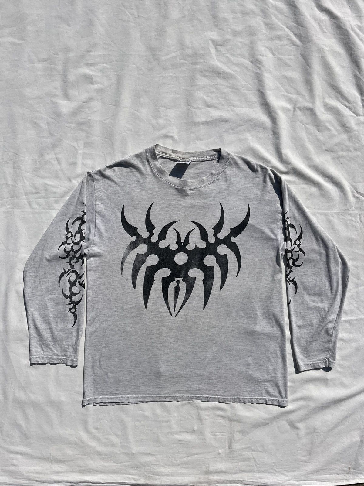 Band Tees × Gildan Gildan Y2K Long Sleeve T-shirt Size US L / EU 52-54 / 3 - 1 Thumbnail