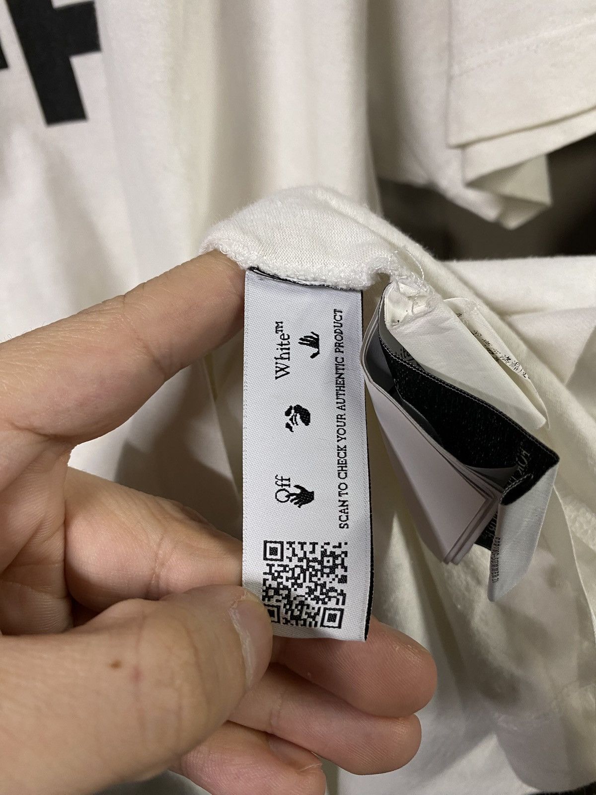 Off-White Off-White World Caterpillar White Mens Tee Shirt XLarge Size US XL / EU 56 / 4 - 6 Thumbnail