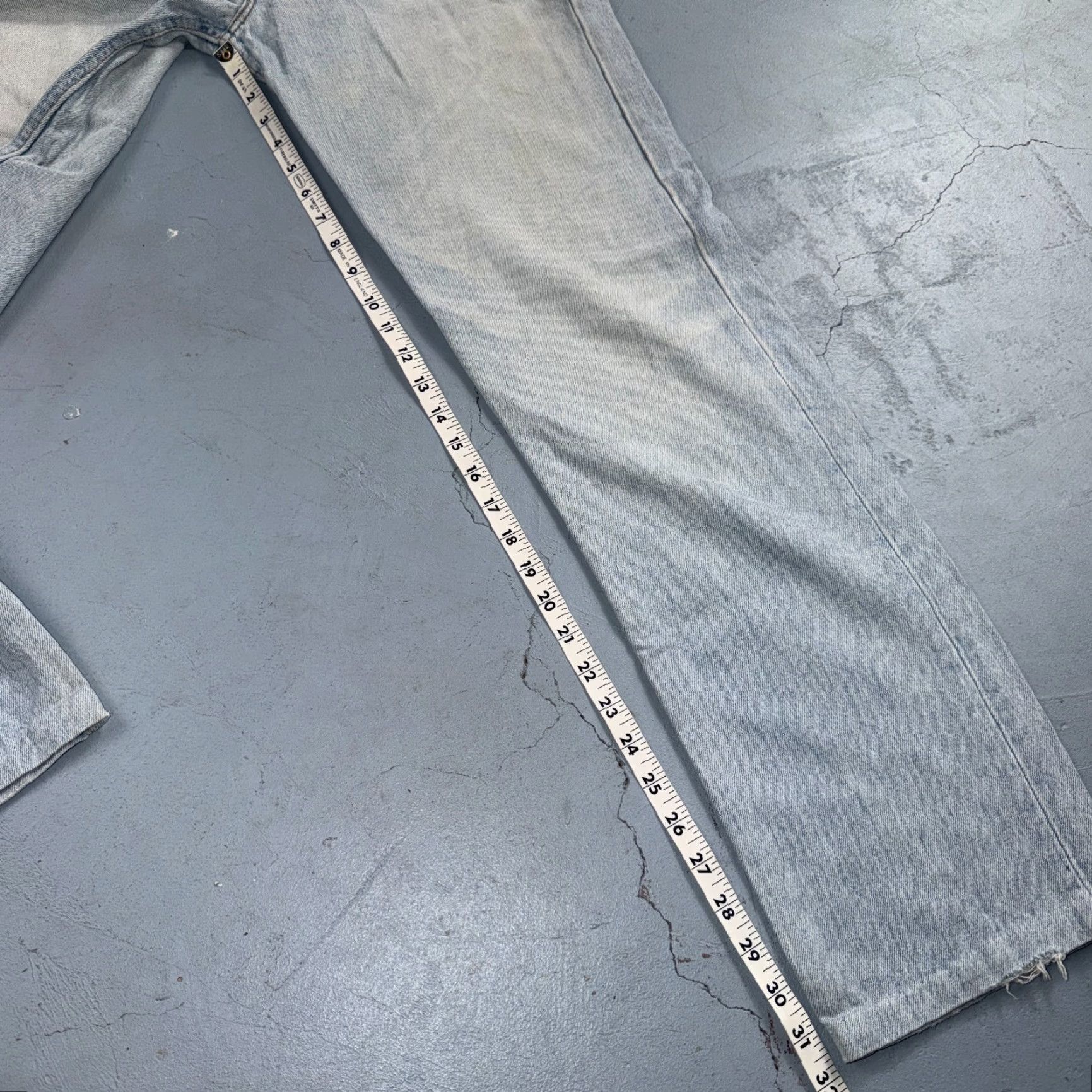 Levi's VINTAGE Levis 501 Jeans 90s XX Y2K Straight Leg Blue Light Wash 33x36 Act 31x32 Men Size US 33 - 6 Thumbnail