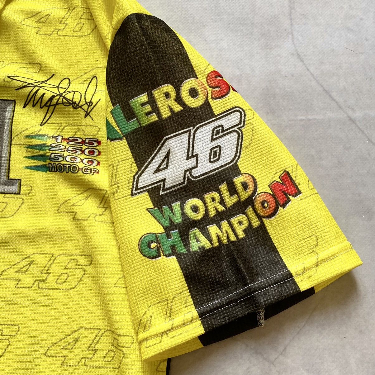 Vintage Vintage Valentino Rossi 46 The Doctor All Over Print T-shirt Size US S / EU 44-46 / 1 - 4 Thumbnail