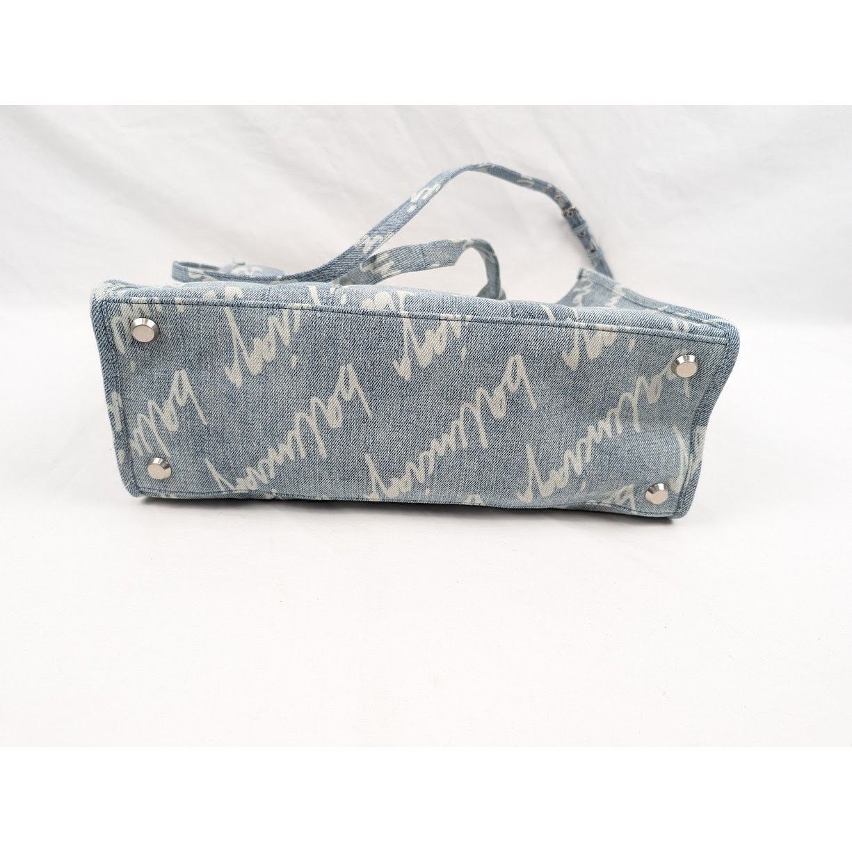 Balenciaga o1rshd1 Size: OS / Scribble Printed Denim Hardware Tote Bag Size ONE SIZE - 15 Thumbnail