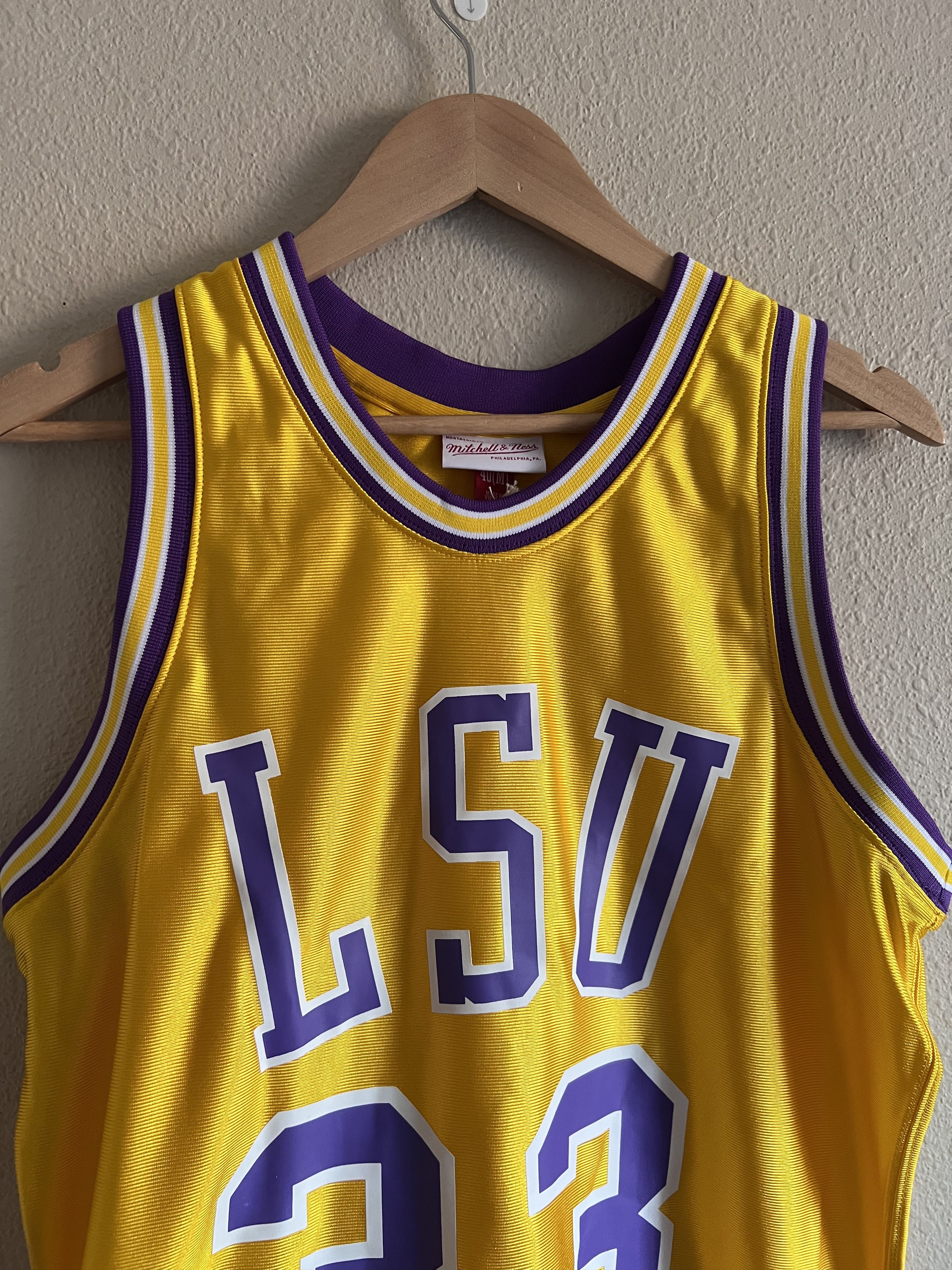Mitchell & Ness Mitchell & Ness LSU Shaquille O'Neil 90-91 Throwback Jersey Size US M / EU 48-50 / 2 - 2 Thumbnail