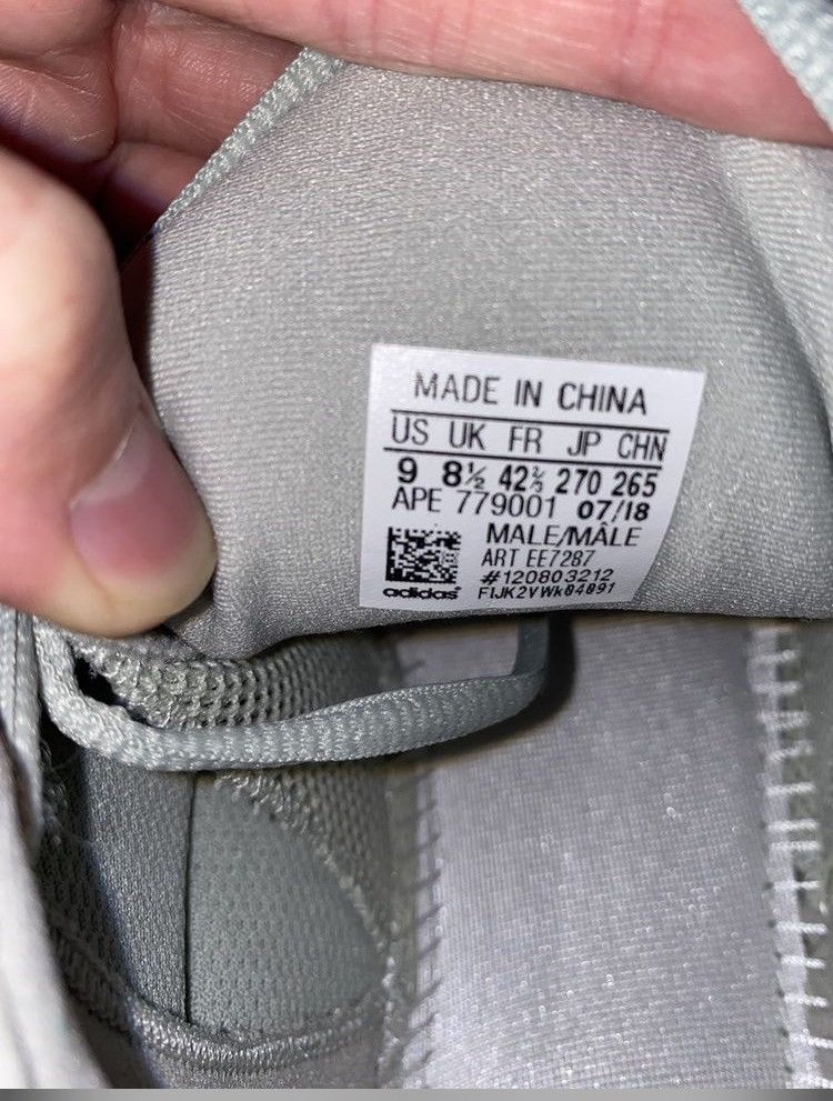 Adidas Lightly worn Yeezy 700 salt Size US 9 / EU 42 - 3 Thumbnail