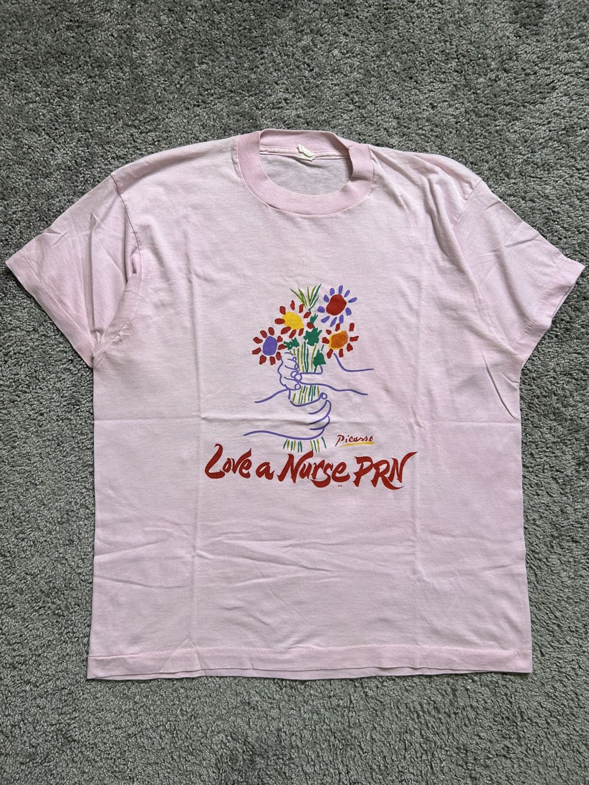 Vintage Vintage 90s Picasso Love a Nurse Pink Art Tee Flowers Single Size US L / EU 52-54 / 3 - 1 Thumbnail