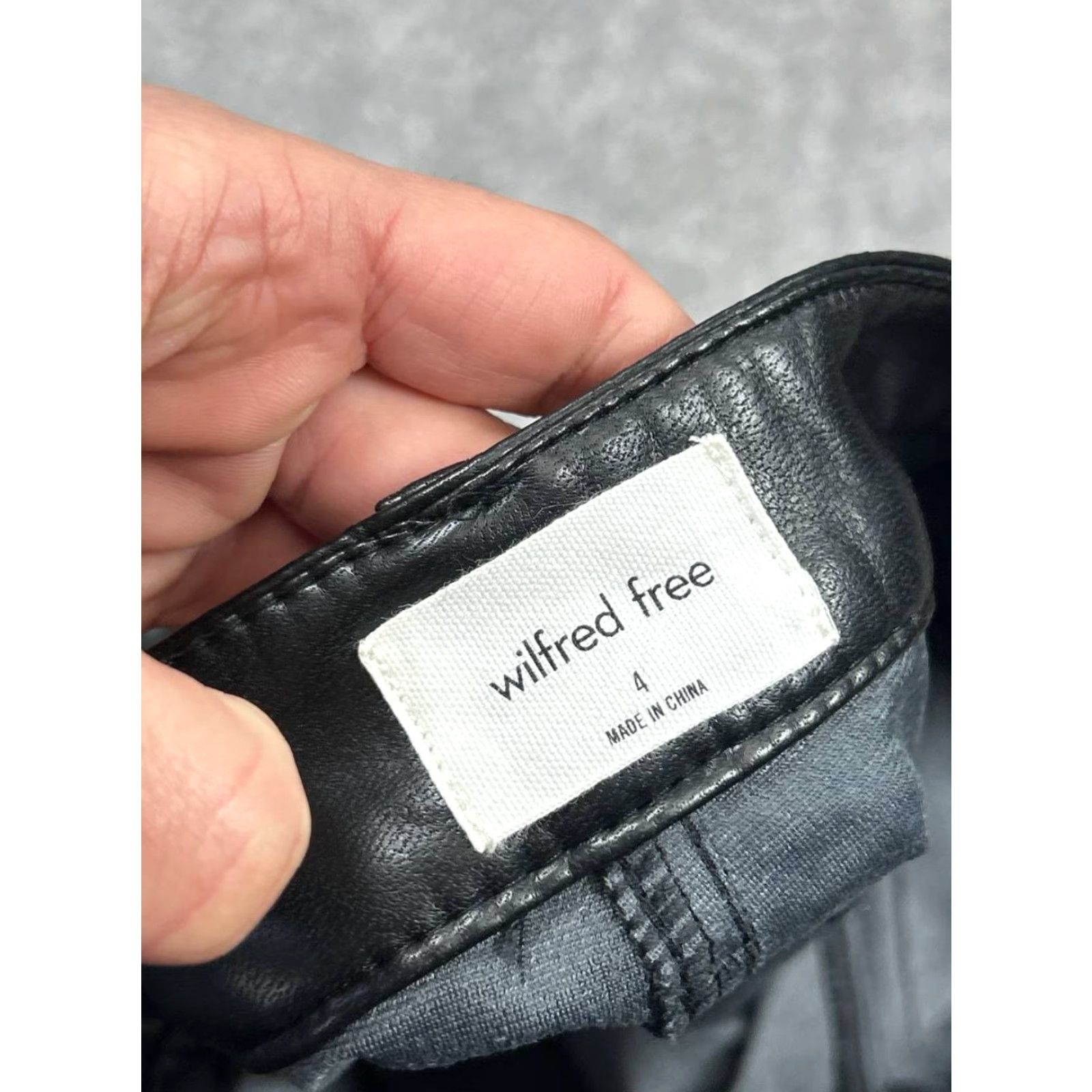 Aritzia Wilfred Free Charm Pants Womens 4 Black Leather High Rise Skinny Leg Pants Size 27" / US 4 / IT 40 - 7 Thumbnail