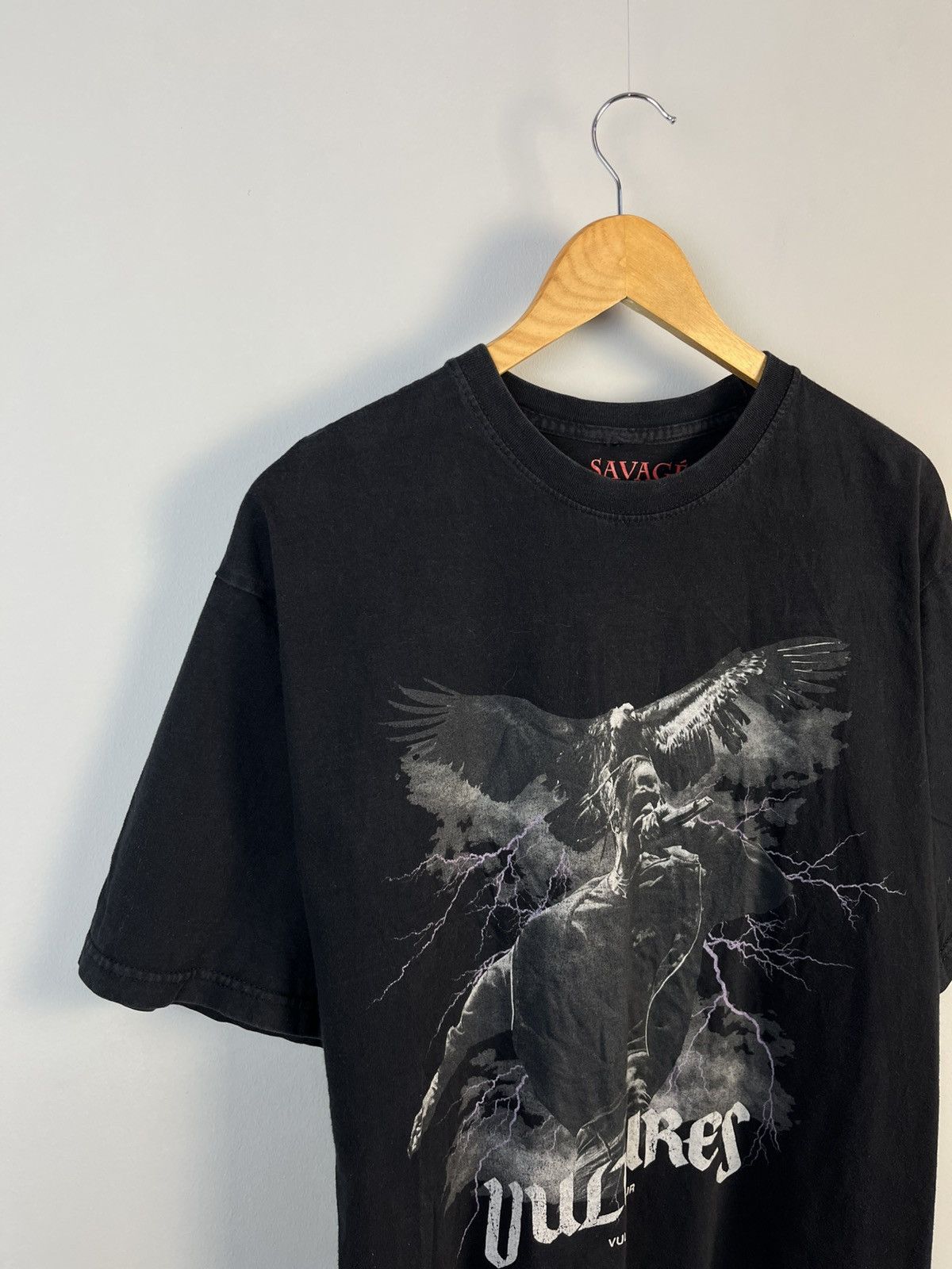 Band Tees Vultures Tour Savage Streetwear Y2K Band Tee Shirt Size US L / EU 52-54 / 3 - 2 Thumbnail