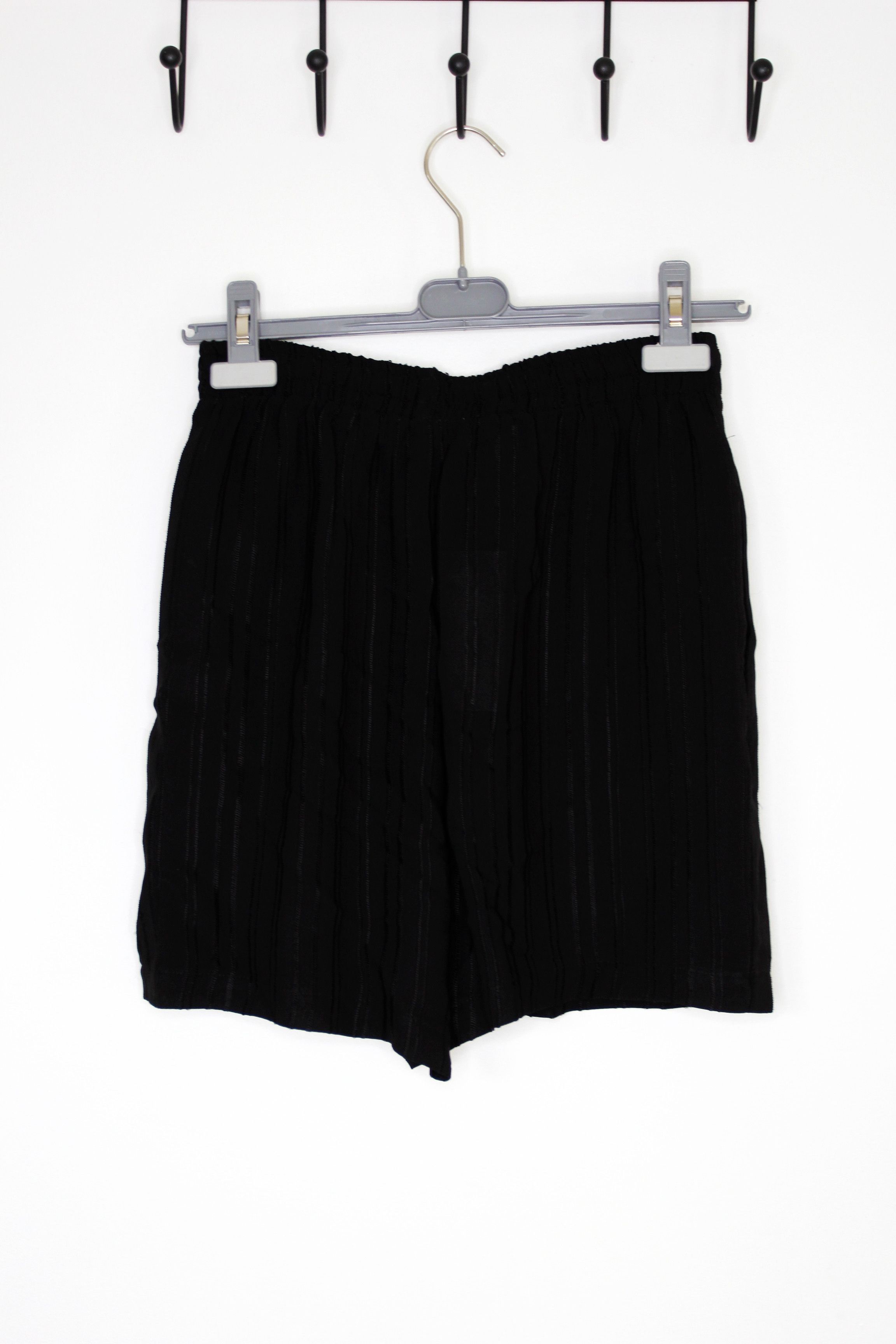 Ernest W. Baker BNWT SS25 ERNEST W. BAKER PIN STRIPE SPORT SHORTS XS Size US 28 / EU 44 - 3 Thumbnail