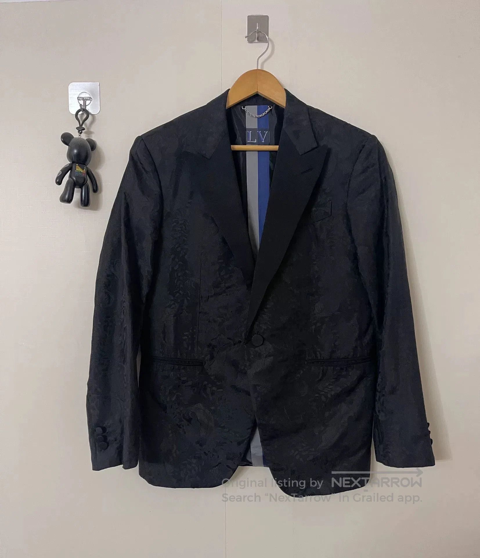 Louis Vuitton lv dark patterned suit jacket. Size US M / EU 48-50 / 2 - 1 Thumbnail