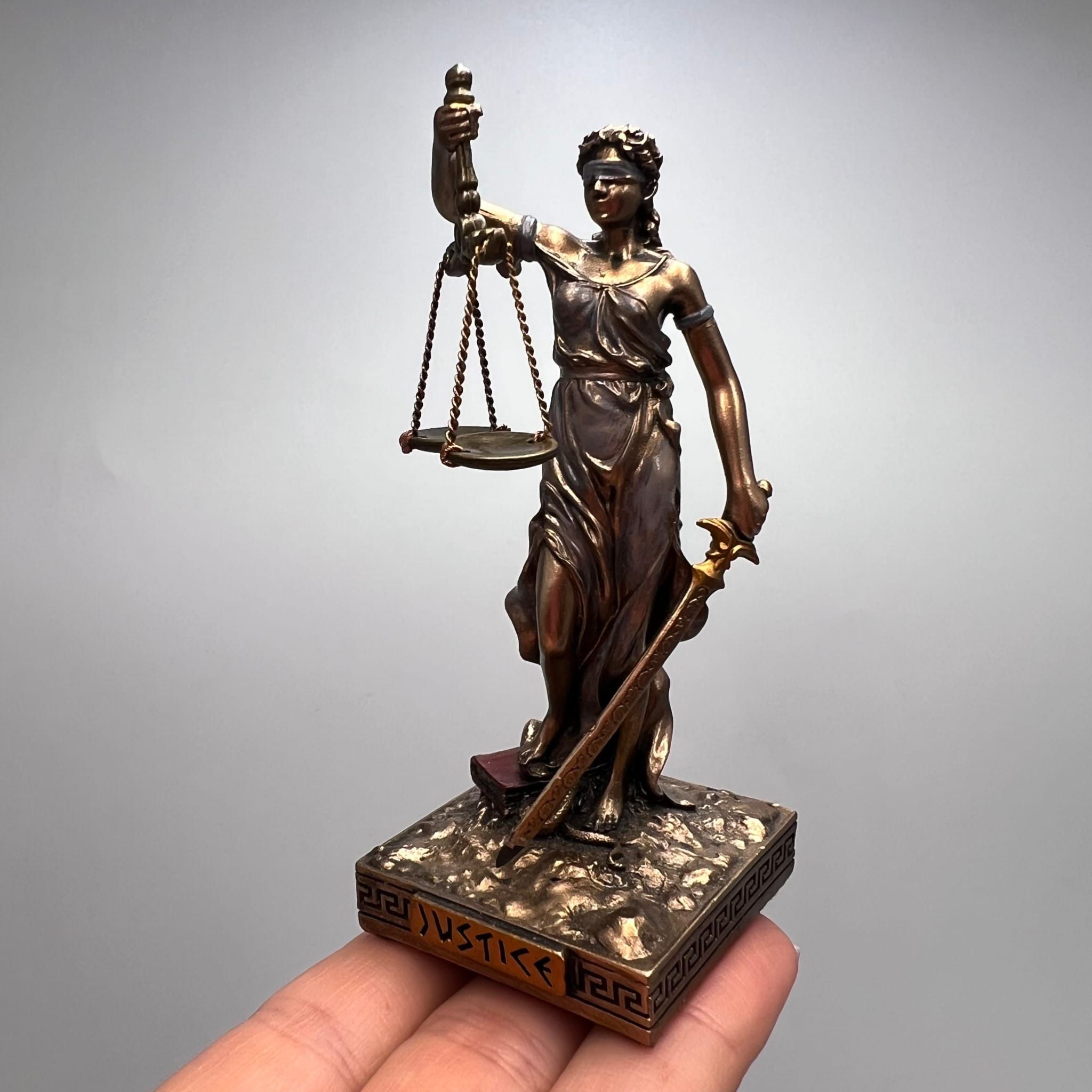 Veronese Lady Mini Statue Bronze Finish Figurine 39.38g