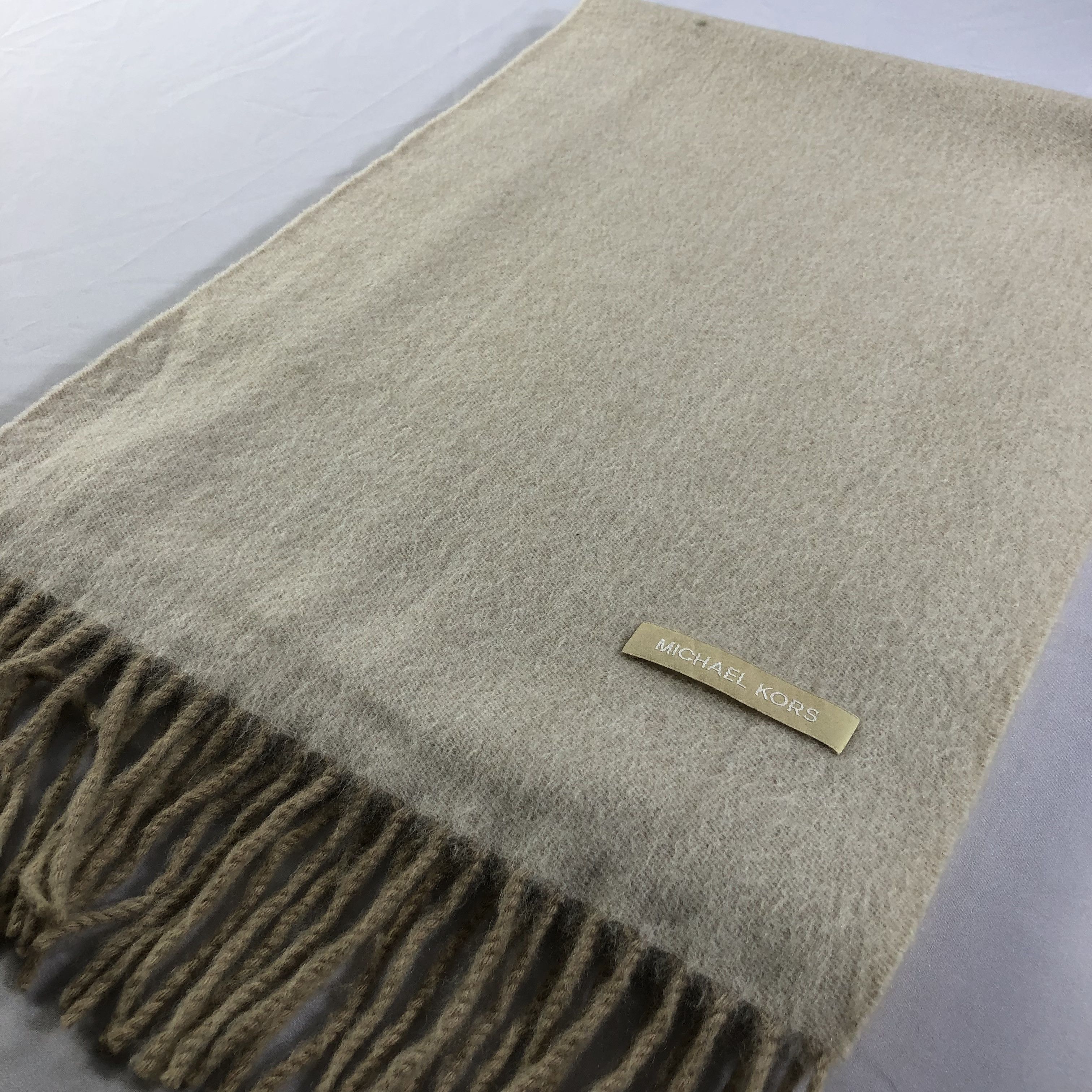 Michael Kors Michael Kors Plain Cashmere Scarf Muffler V1408 Size ONE SIZE - 3 Thumbnail
