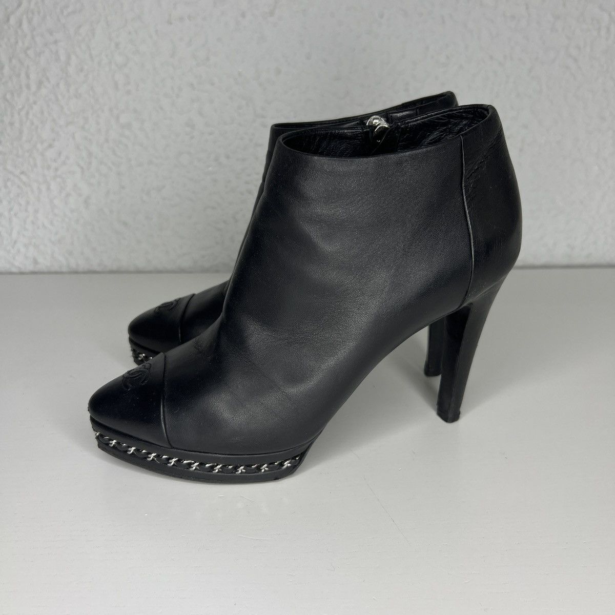 Chanel CHANEL Ankle Boots Heels Shoes Black Leather CC Logo Chain Size US 7.5 / IT 37.5 - 3 Thumbnail