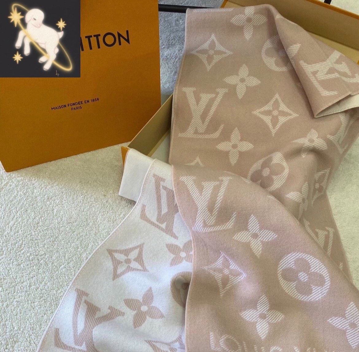 Louis Vuitton Louis Vuitton Pink Scarf 34 Men Size ONE SIZE - 1 Thumbnail