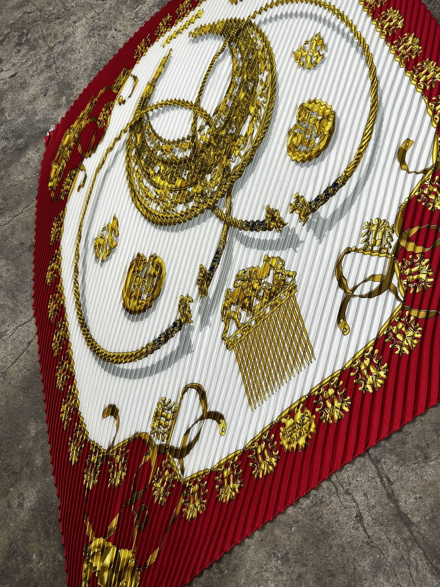 Hermes Hermes Paris Pleated Les Cavaliers D'or Silk Scarf Size ONE SIZE - 5 Thumbnail
