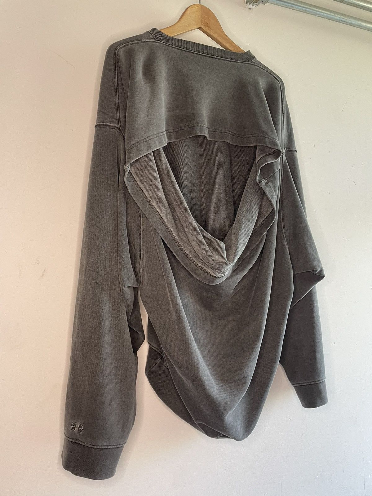 Balenciaga Oversized open back crewneck sweater Size US S / EU 44-46 / 1 - 2 Thumbnail