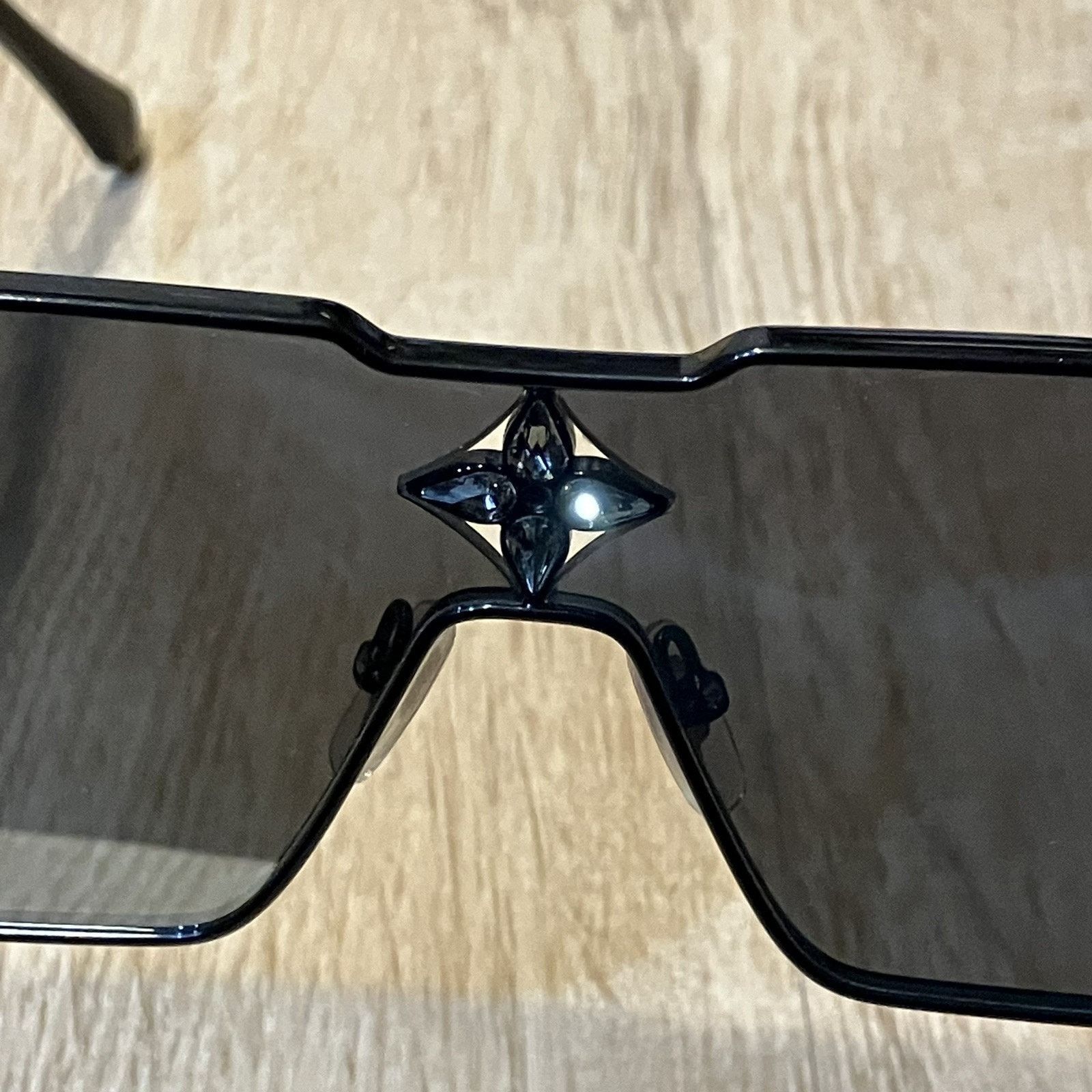 Louis Vuitton Louis Vuitton Cyclone Metal Sunglasses Black Silver Mirror Size ONE SIZE - 4 Thumbnail