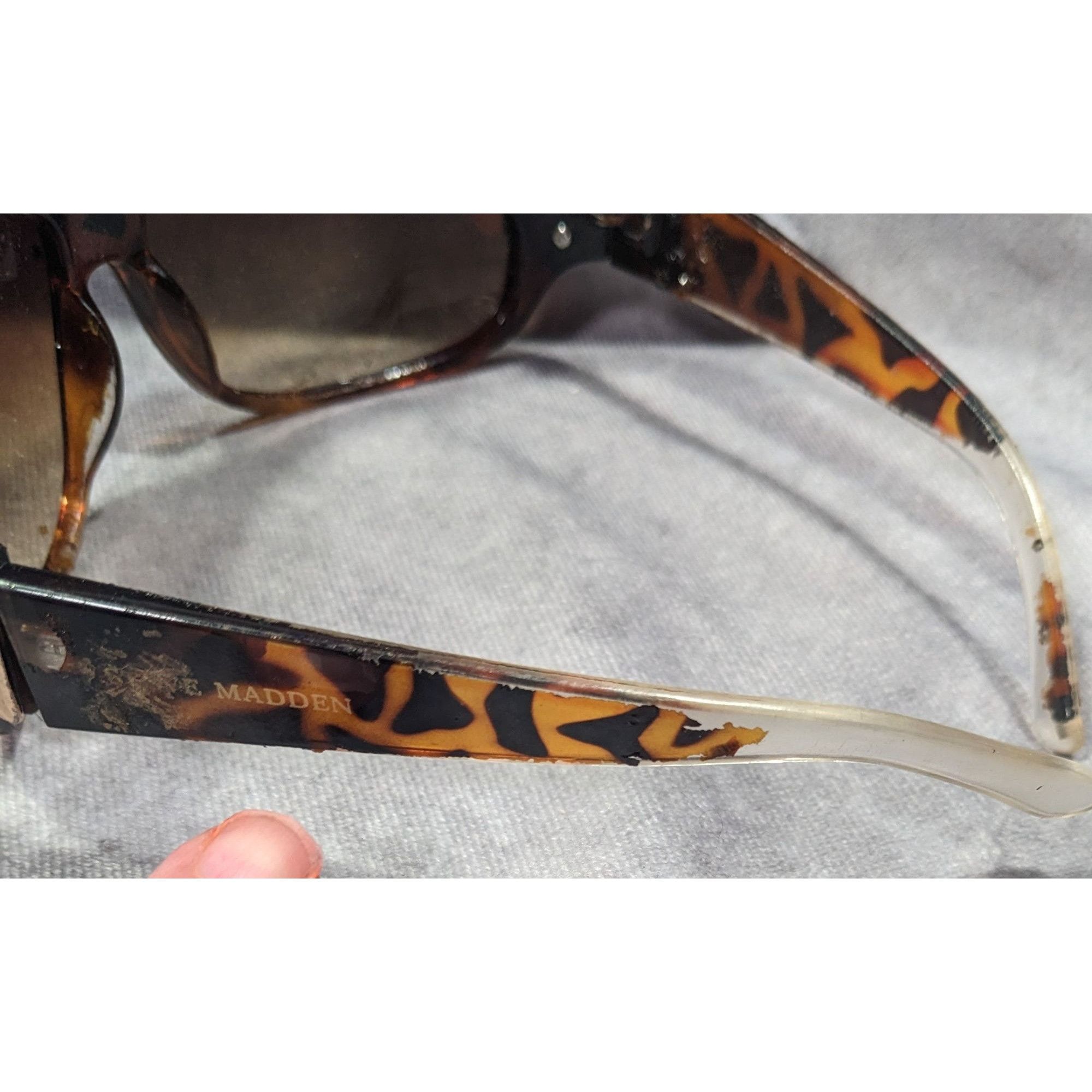 Steve Madden Steve Madden Preppy Retro Tortoise Sunglasses Size ONE SIZE - 6 Thumbnail