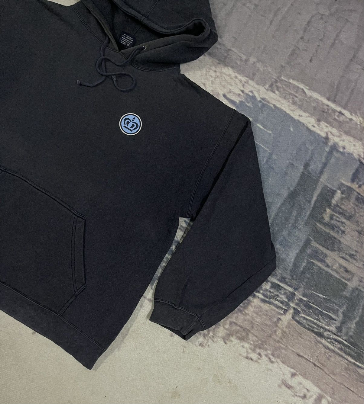 Stussy 90s STUSSY CROWN PULLOVER HOODIE OVERALL FADED SIZE L Size US L / EU 52-54 / 3 - 5 Thumbnail
