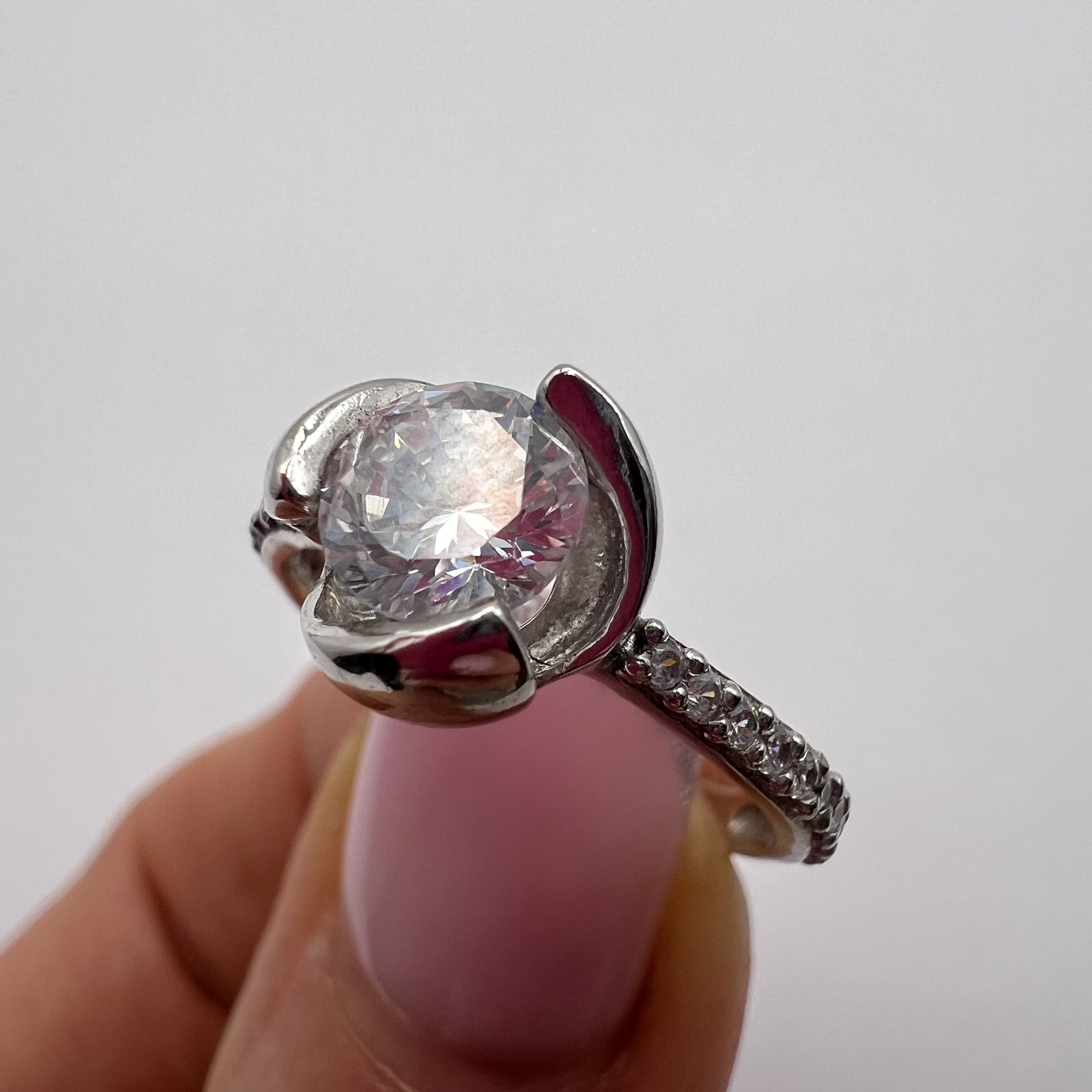 Vintage 925 Sterling Silver Ring Size 7 CZ Stone Pavé Band 2.1g Size ONE SIZE - 3 Thumbnail