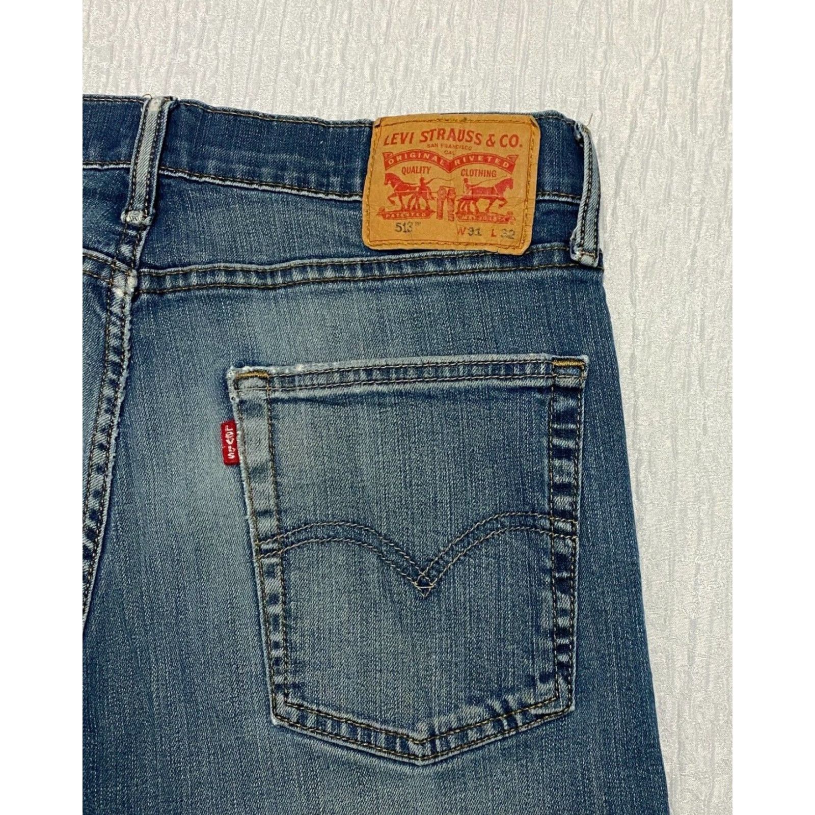 Levi's VINTAGE Levi's 513 Slim Straight Jeans Mens 31x30 Blue Distressed Whiskers Medium Wash 5-Pocket Denim Cotton Elastane USA 500 Series Mens Size US 31 - 4 Thumbnail