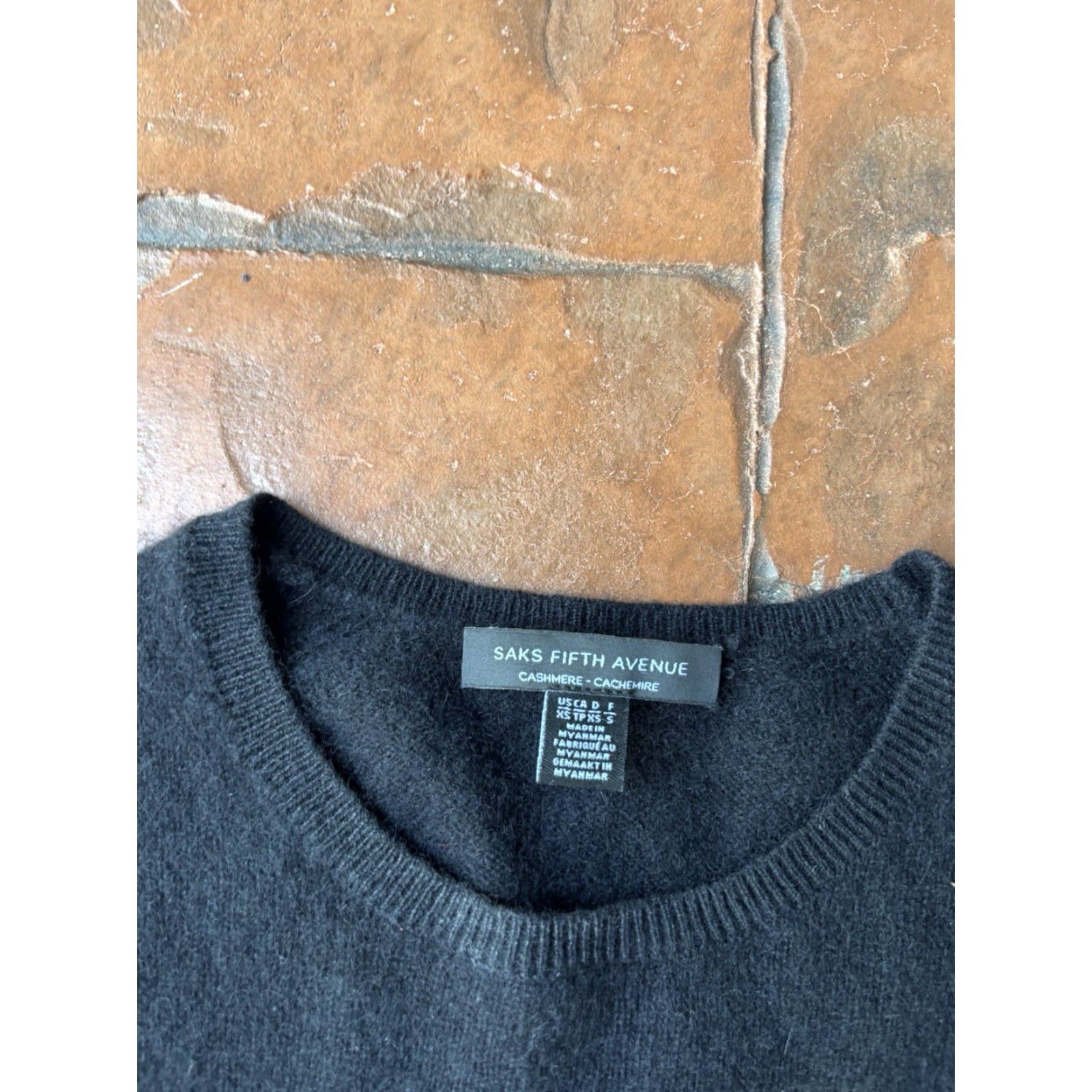 Saks Fifth Avenue Saks Fifth Avenue Cashmere Sweater Womens XS Black Puff Sleeve Crew Neck Pullover 100% Cashmere Knit Size XS / US 0-2 / IT 36-38 - 2 Thumbnail