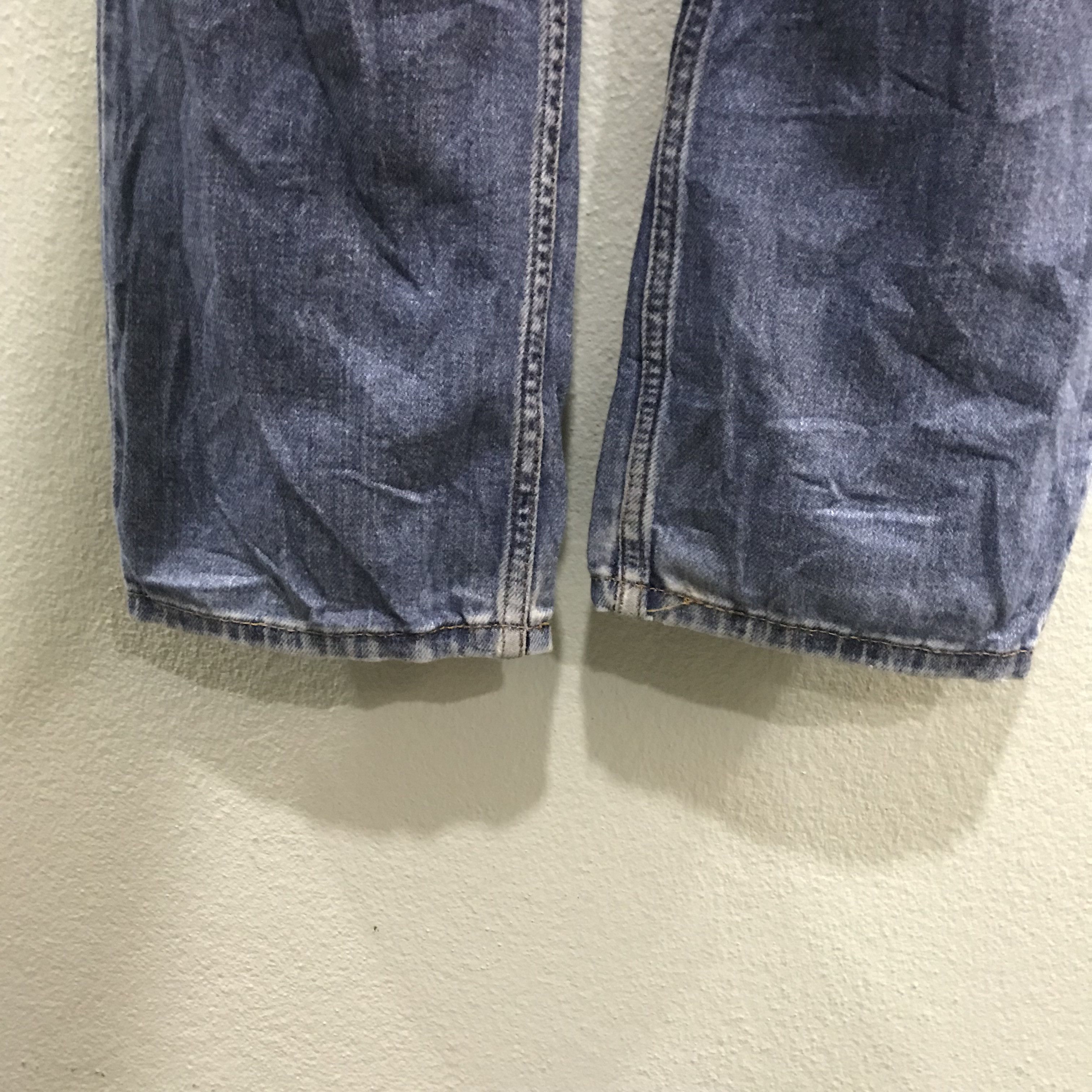 Levi's Vintage Levi’s 511 Slim Fit Jeans Light Wash Distressed Size US 32 / EU 48 - 8 Thumbnail