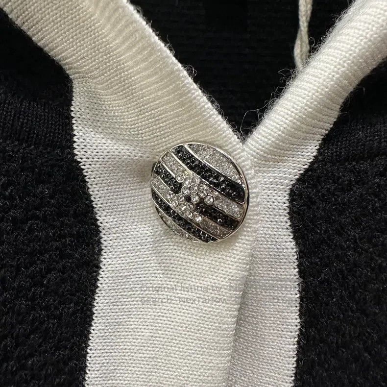 Chanel Chanel 24C black and white knitted short-sleeved dress Size XS / US 0-2 / IT 36-38 - 6 Thumbnail