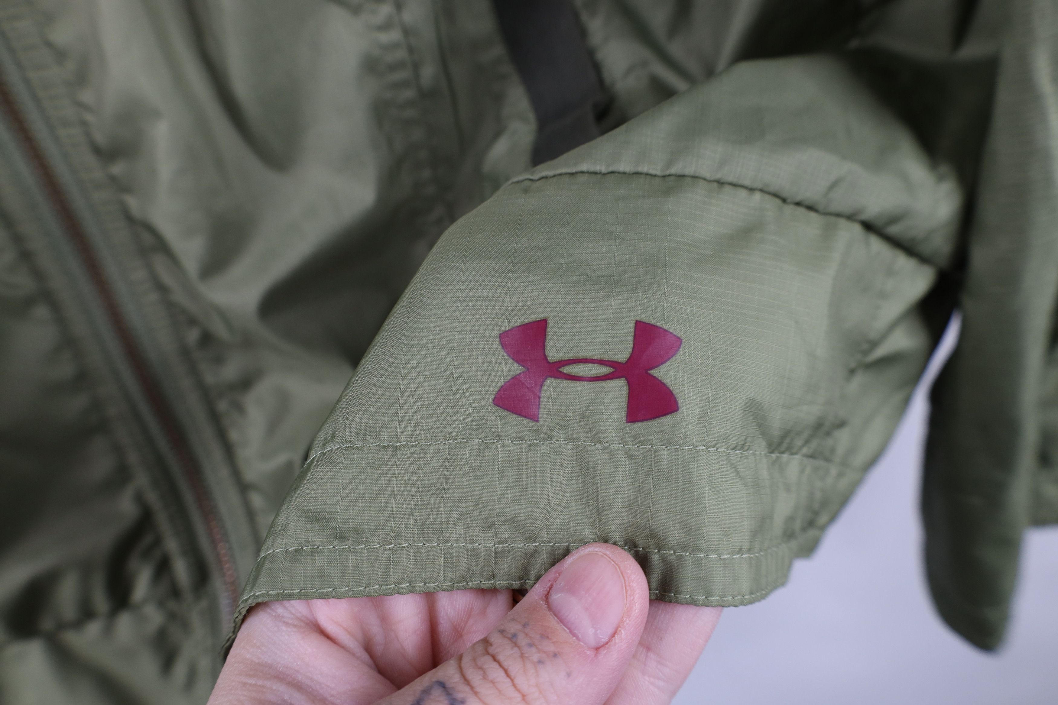 Under Armour Vintage Under Armour Full Zip Hooded Windbreaker Jacket Size L / US 10 / IT 46 - 4 Thumbnail
