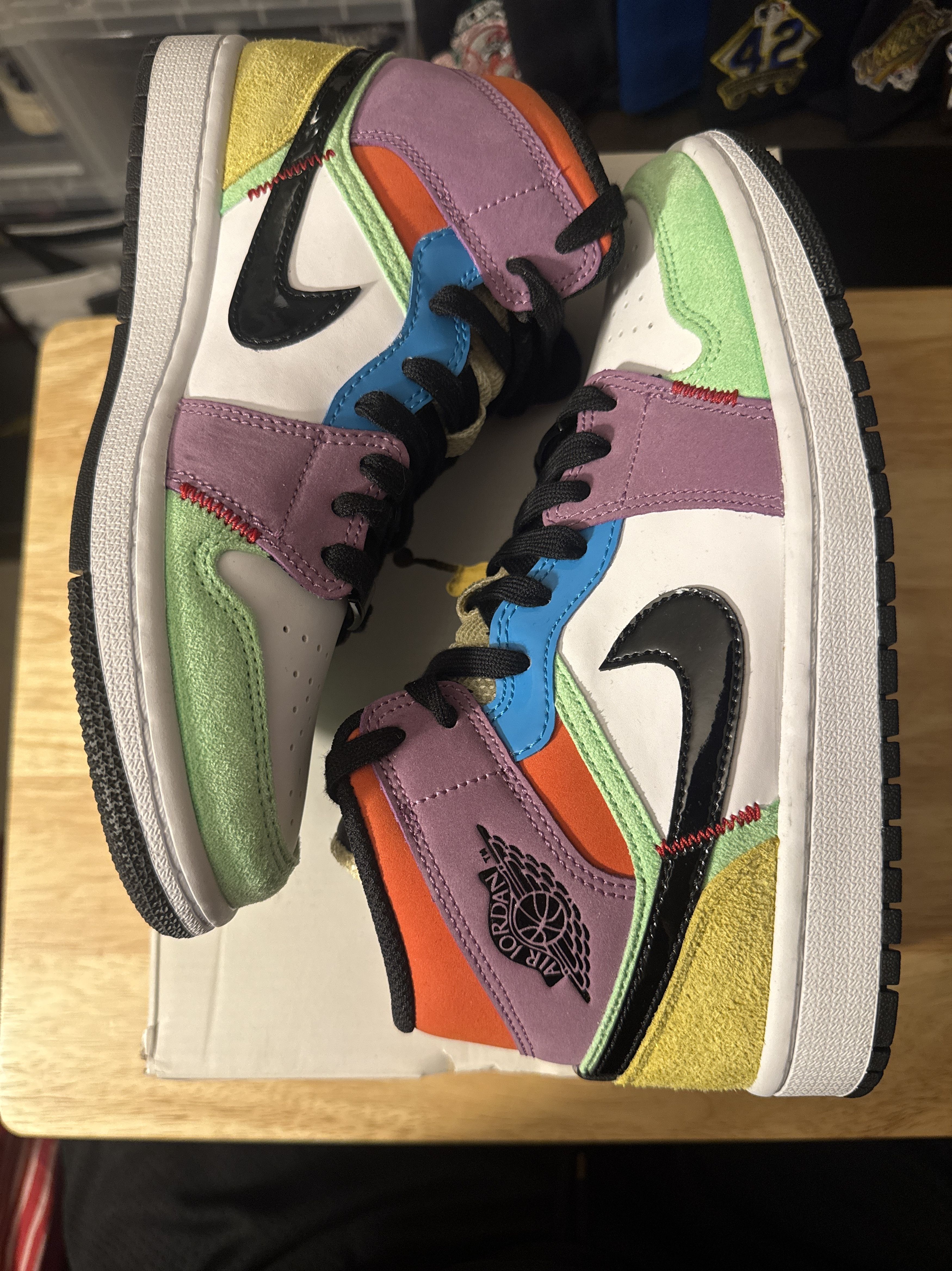 Jordan Brand WMNS AIR JORDAN 1 MID SE LIGHTBULB Size US 7 / IT 37 - 4 Thumbnail