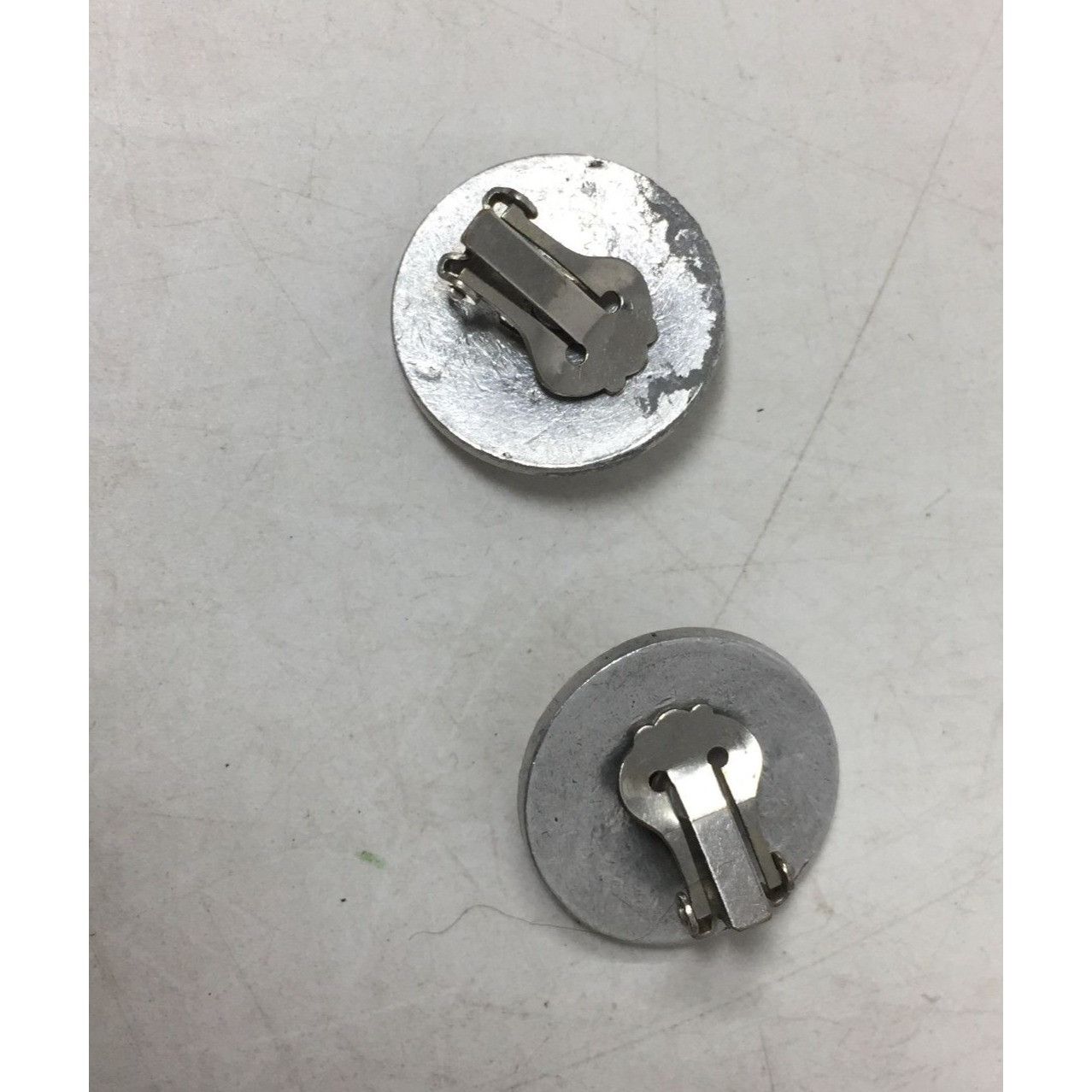 Other Women's Vintage Round Silver Tone Clip On Earrings Size ONE SIZE - 2 Thumbnail