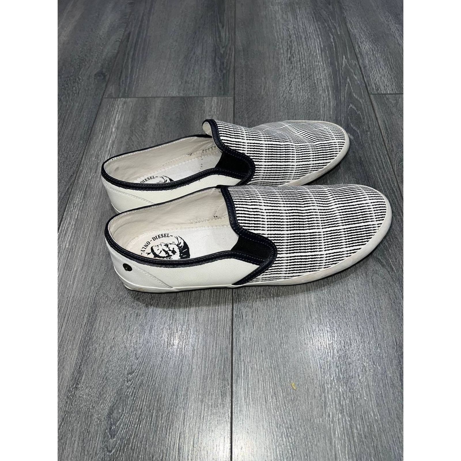 Diesel DIESEL Men's White striped leather Sneakers 10.5 S000058 Size US 9.5 / EU 42-43 - 11 Thumbnail