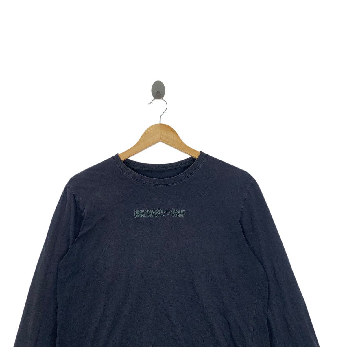 Nike NIKE SWOOSH LEAGUE Worldwide Embroidered Tee Shirt Top Size US M / EU 48-50 / 2 - 2 Thumbnail