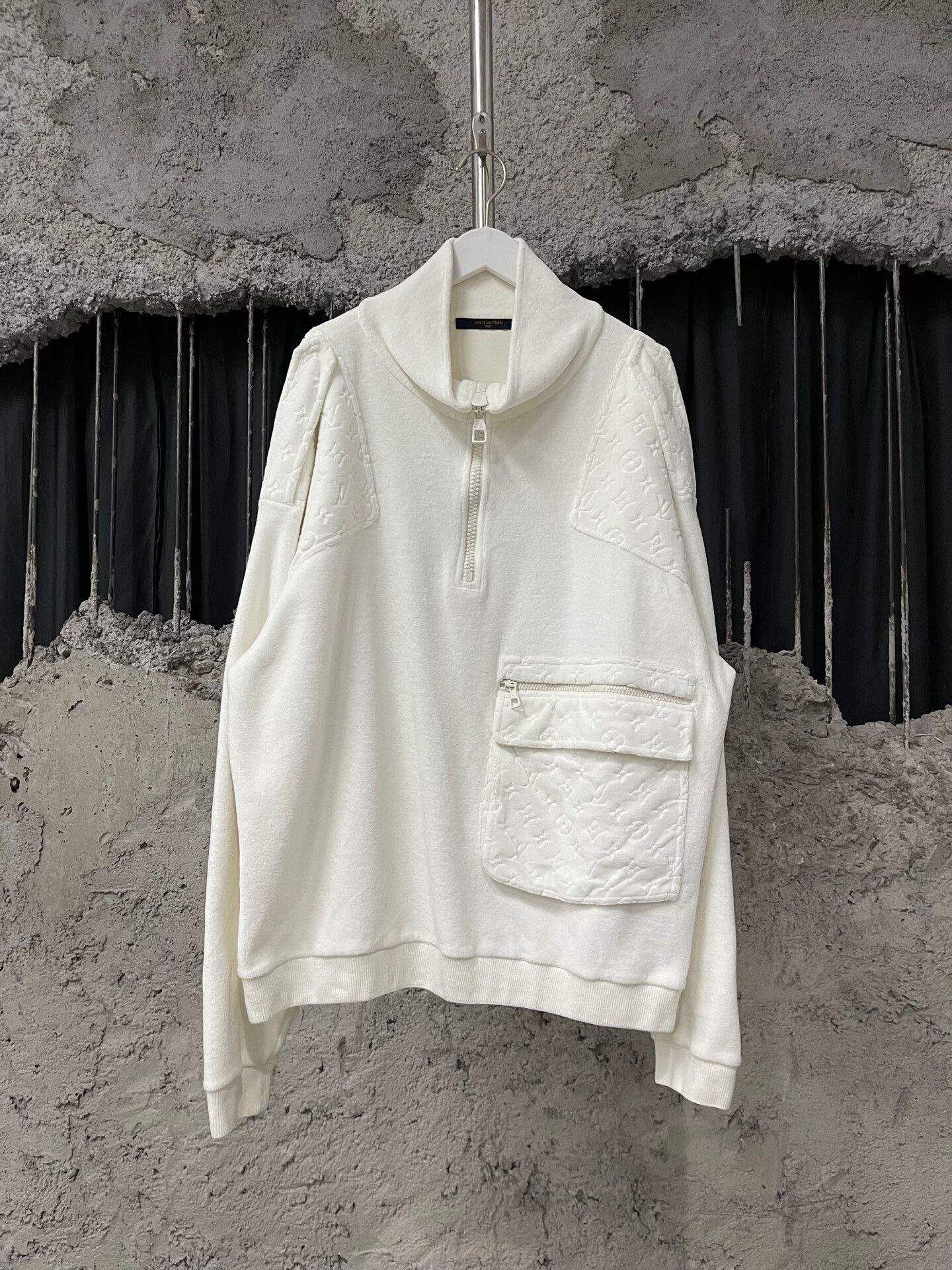 Louis Vuitton louis vuitton velvet half-zip sweatshirt Size US L / EU 52-54 / 3 - 1 Thumbnail