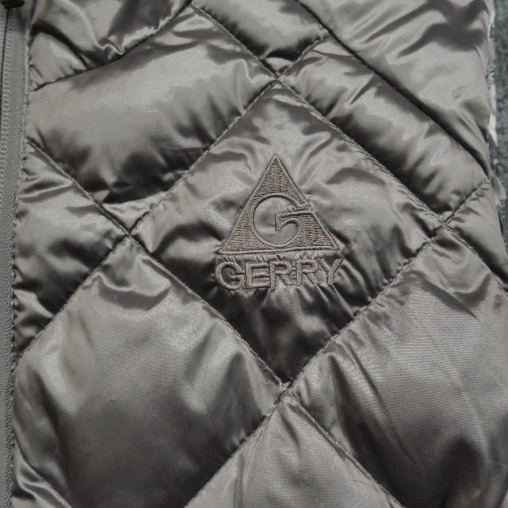 Vintage Gerry Vest Womens Medium Grey Down Puffer Reversible Hooded Outdoors Jacket Coat Size M / US 6-8 / IT 42-44 - 2 Thumbnail