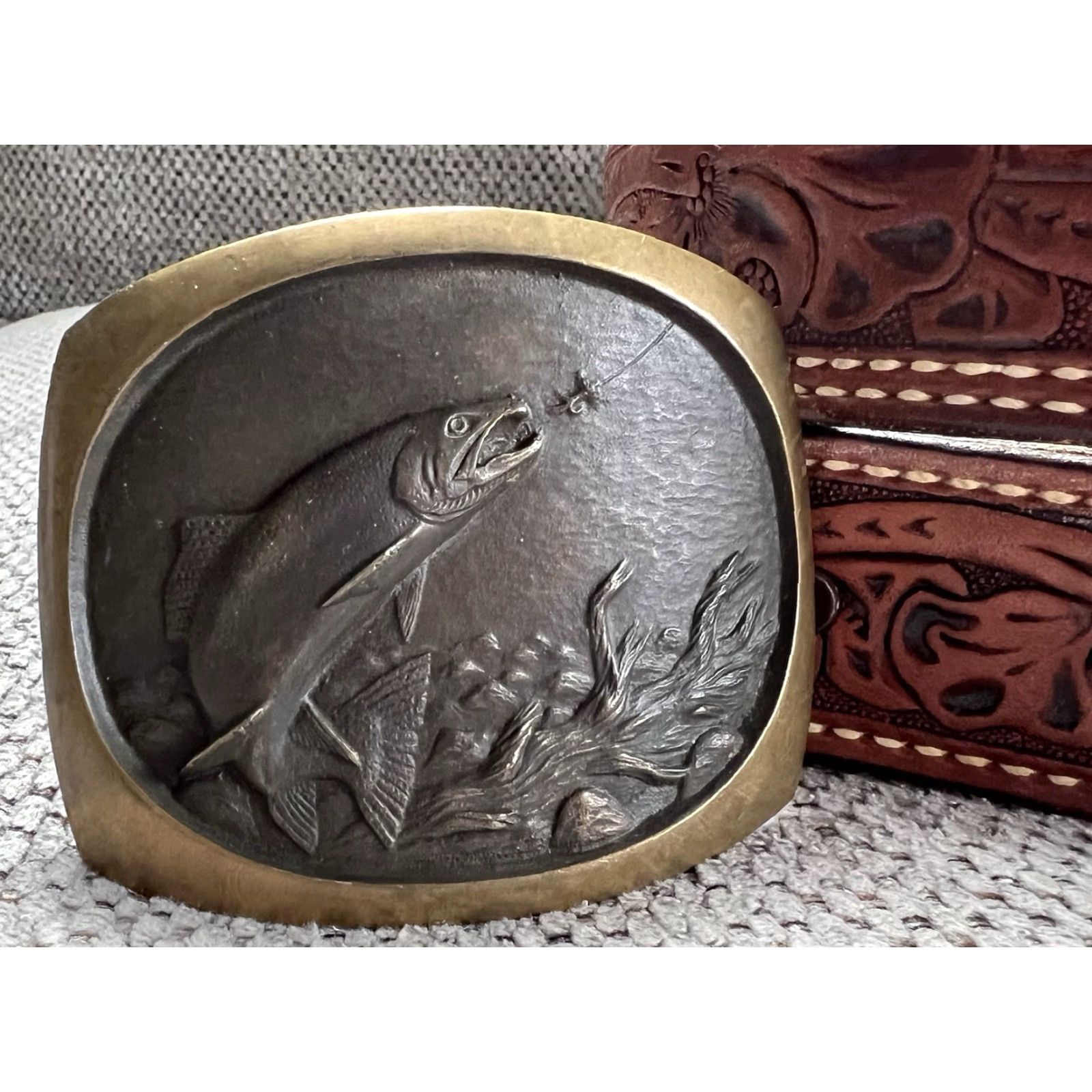 Vintage VINTAGE Bass Bronze Fish Buckle SL Knight Leather Belt XL 44 Adult Unisex 1978 Fishing Sportsman Leather Belt Buckle Gold 1970s Size ONE SIZE - 2 Thumbnail
