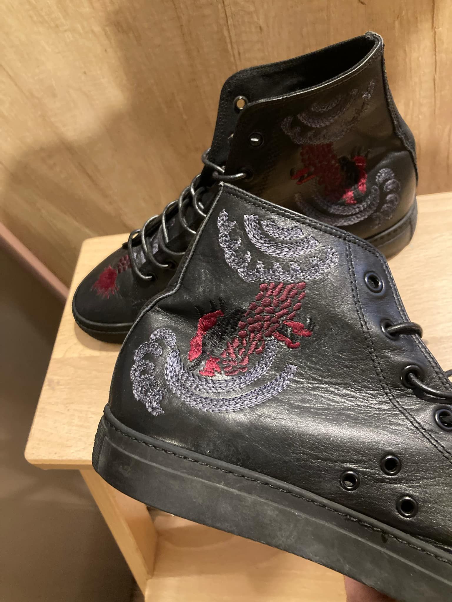 Gucci Gucci TomFord Leather Hi-Top ChuckTaylors Dragon Embroidered Size US 8.5 / IT 38.5 - 5 Thumbnail