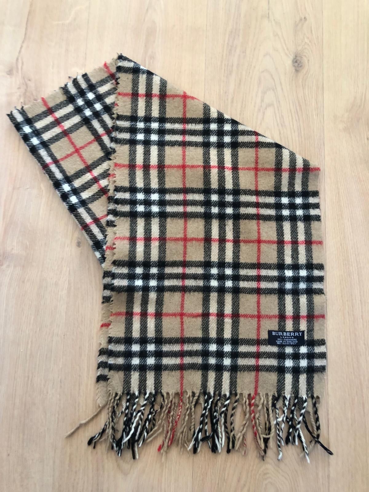 Burberry Burberry Vintage scarf in exellent condition - 100% cashmere Size ONE SIZE - 1 Thumbnail
