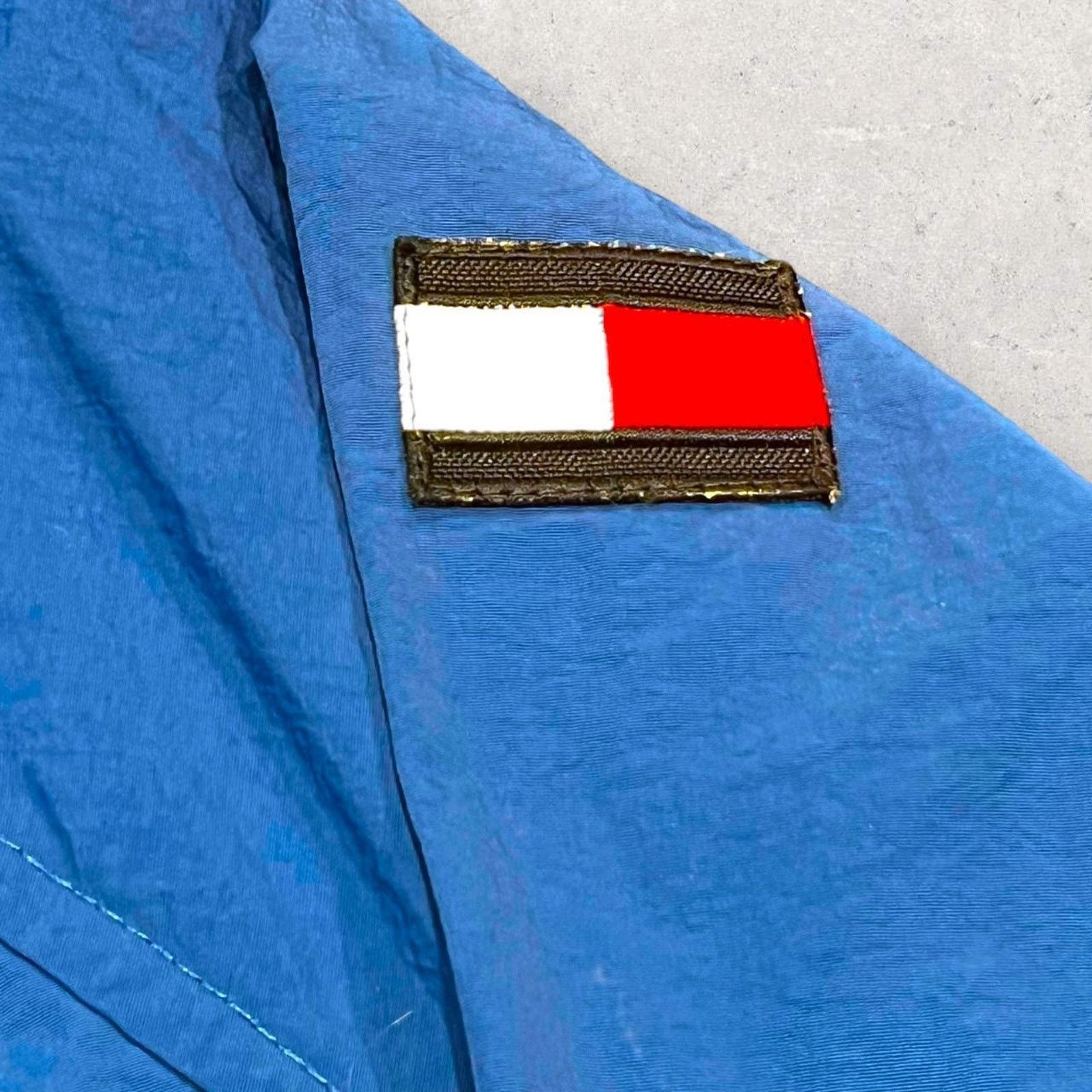 Tommy Hilfiger Tommy Hilfiger Vintage Blue Windbreaker w Patch of Flag Logo Size US XXL / EU 58 / 5 - 2 Thumbnail