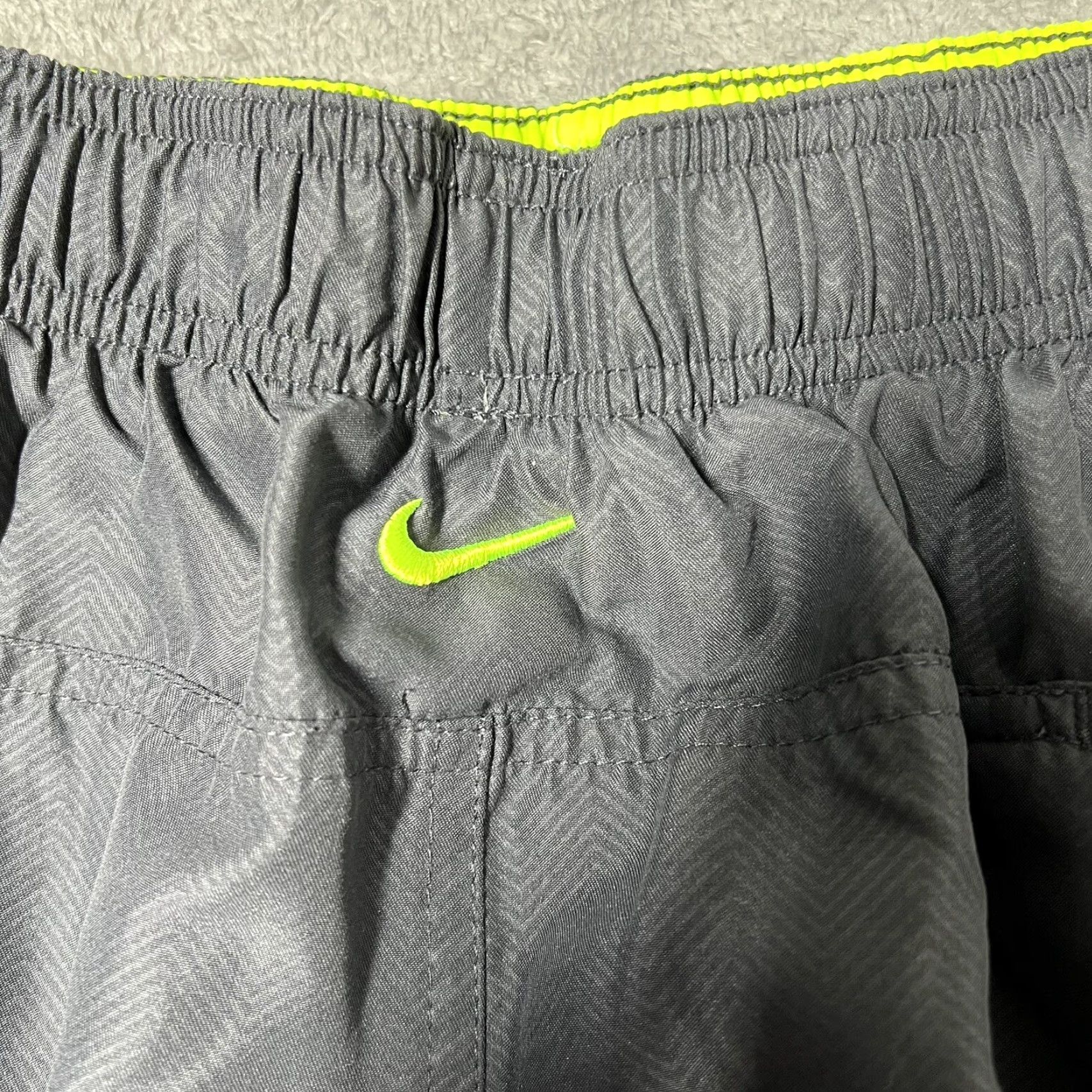 Nike Nike Swim Trunks Mens XL Dark Gray Board Shorts Pockets 6.5" Inseam Green Swoosh Size US 36 / EU 52 - 6 Thumbnail