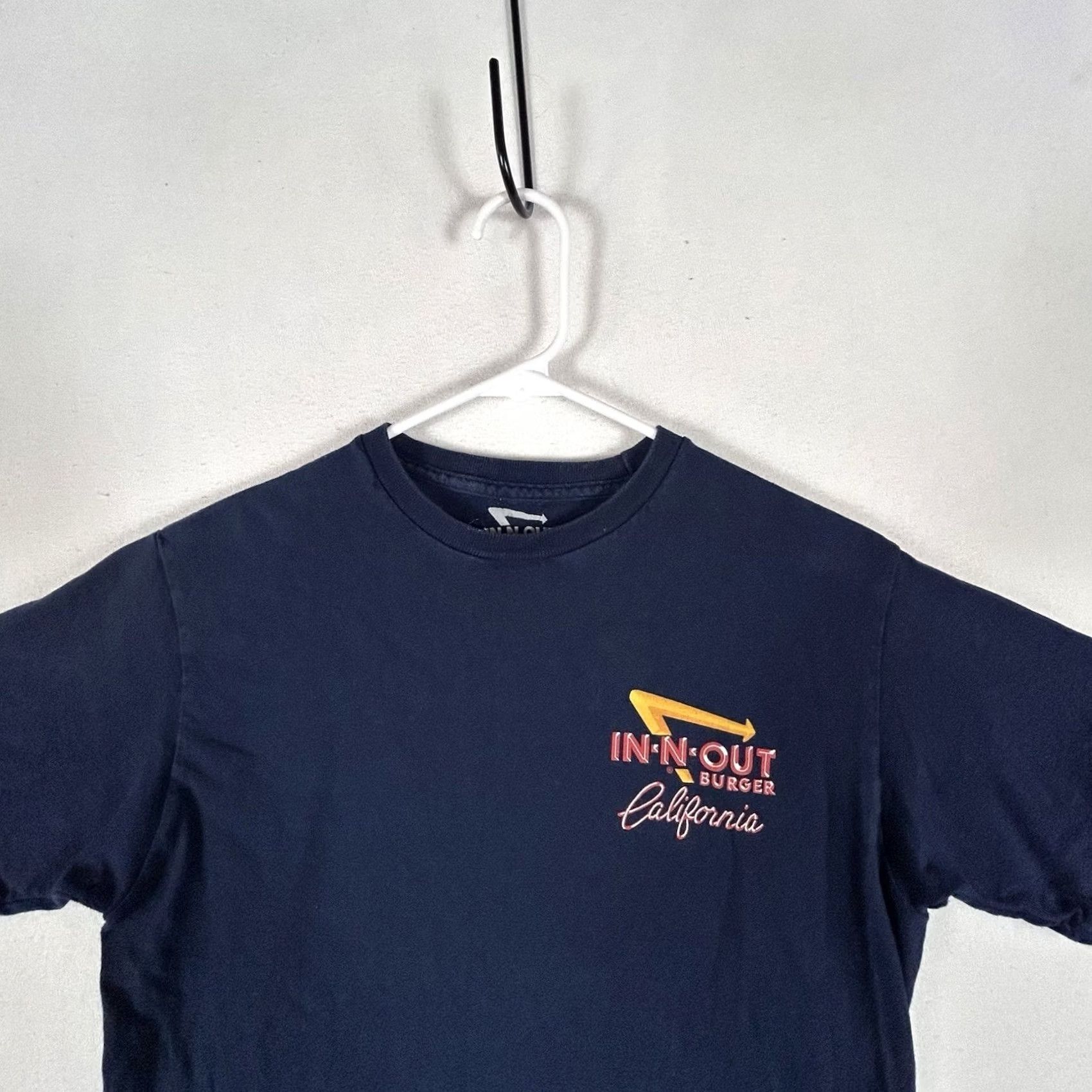 Vintage IN N OUT California T-Shirt Mens S Shirt Crew Neck Short Sleeve Blue 100% Cotton Cars California 2010s Mens Size US S / EU 44-46 / 1 - 3 Thumbnail