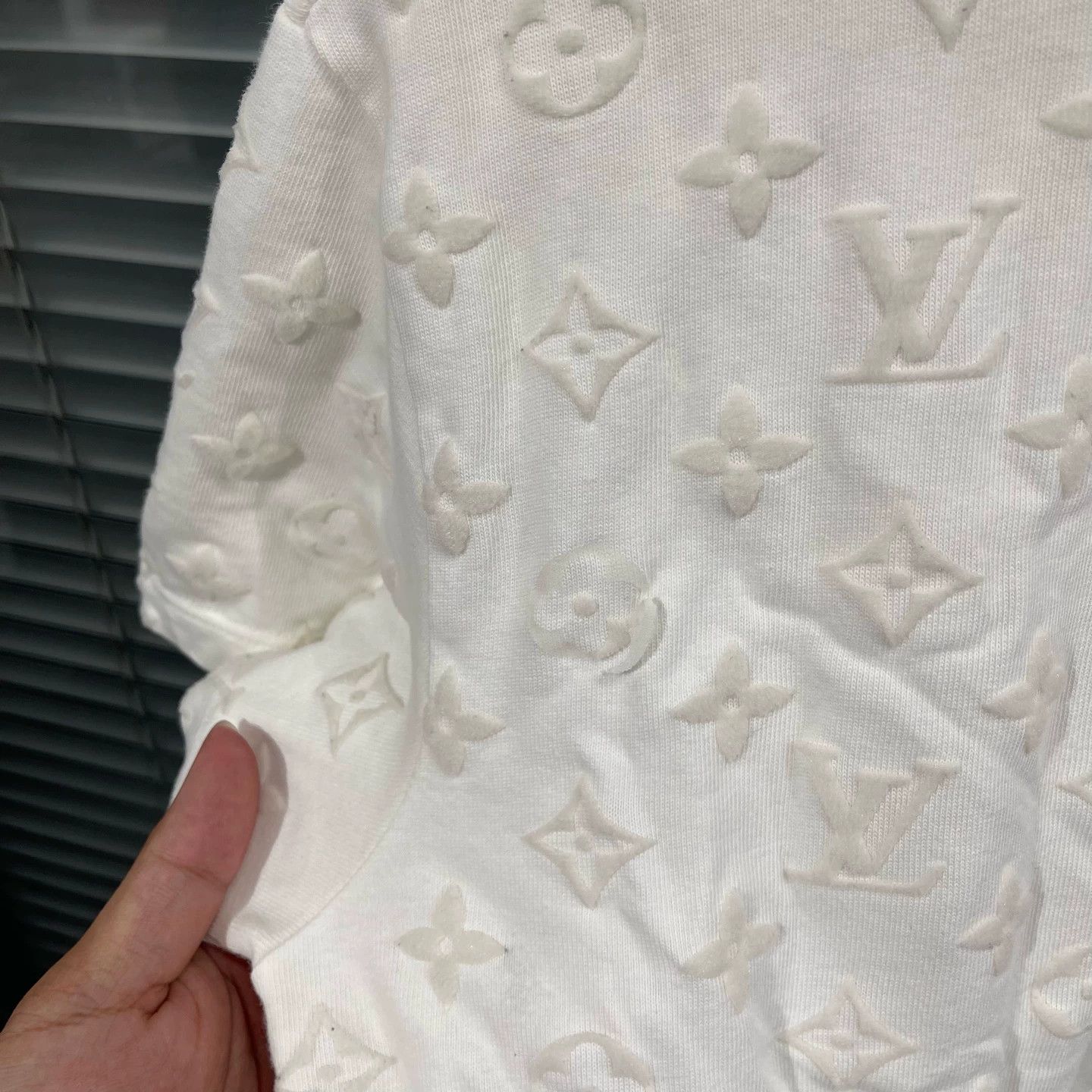 Louis Vuitton Louis Vuitton flocked velcro pocket short sleeve S 95 new Size US S / EU 44-46 / 1 - 4 Thumbnail