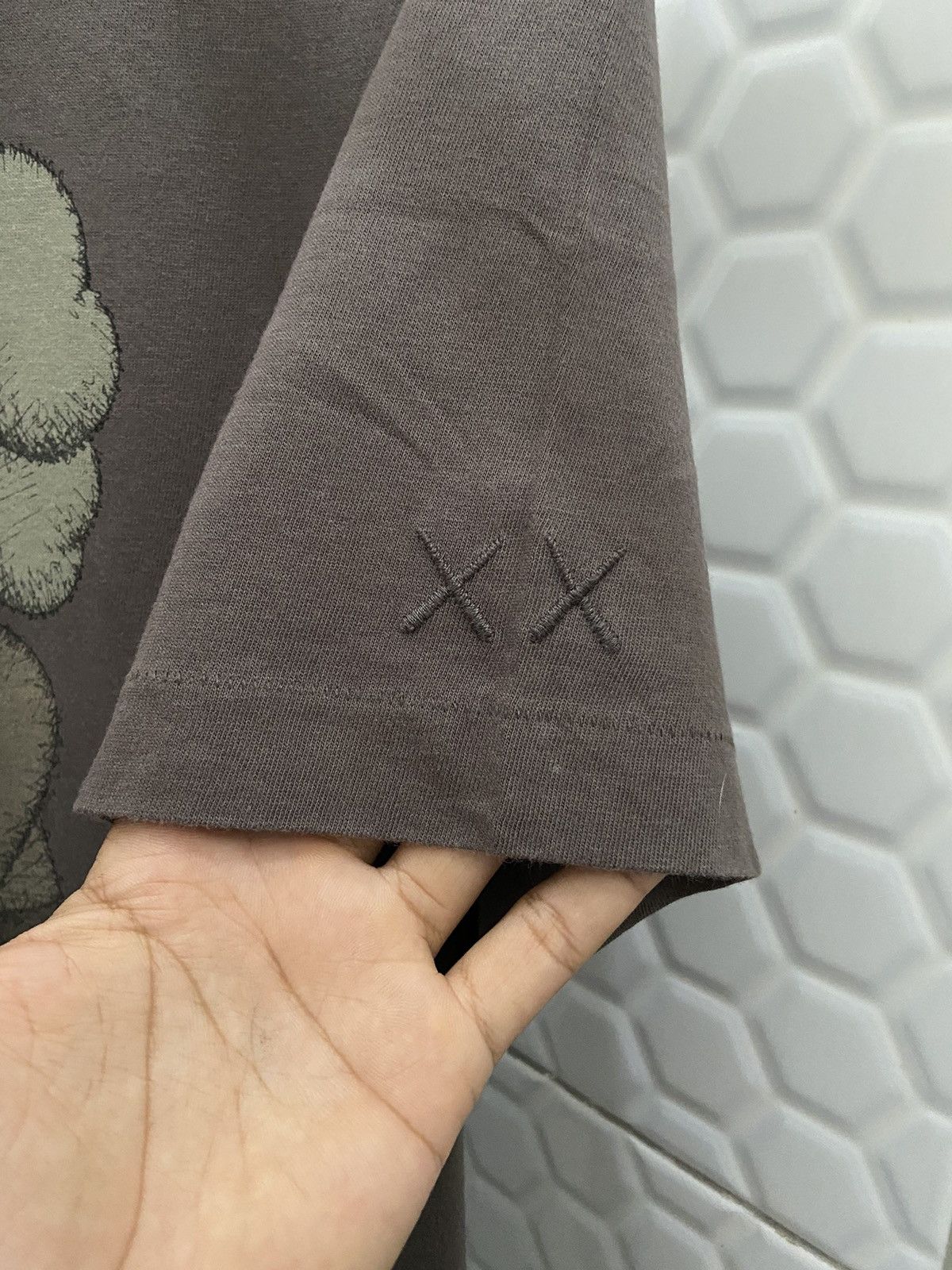 Kaws × Uniqlo 2016 Uniqlo x Kaws Passing Through Tee Size US M / EU 48-50 / 2 - 6 Thumbnail