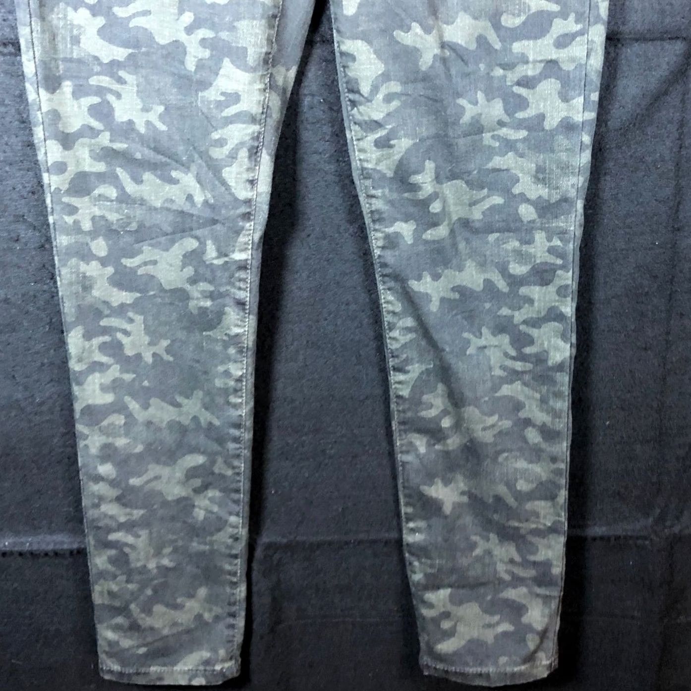 Vintage Union Bay Jeans Camouflage Denim Mid Rise Skinny Stretch Womens 13 Green Cargo Streetwear Casual Mens? Girls? Wait. Size 34" / US 12 / IT 48 - 3 Thumbnail