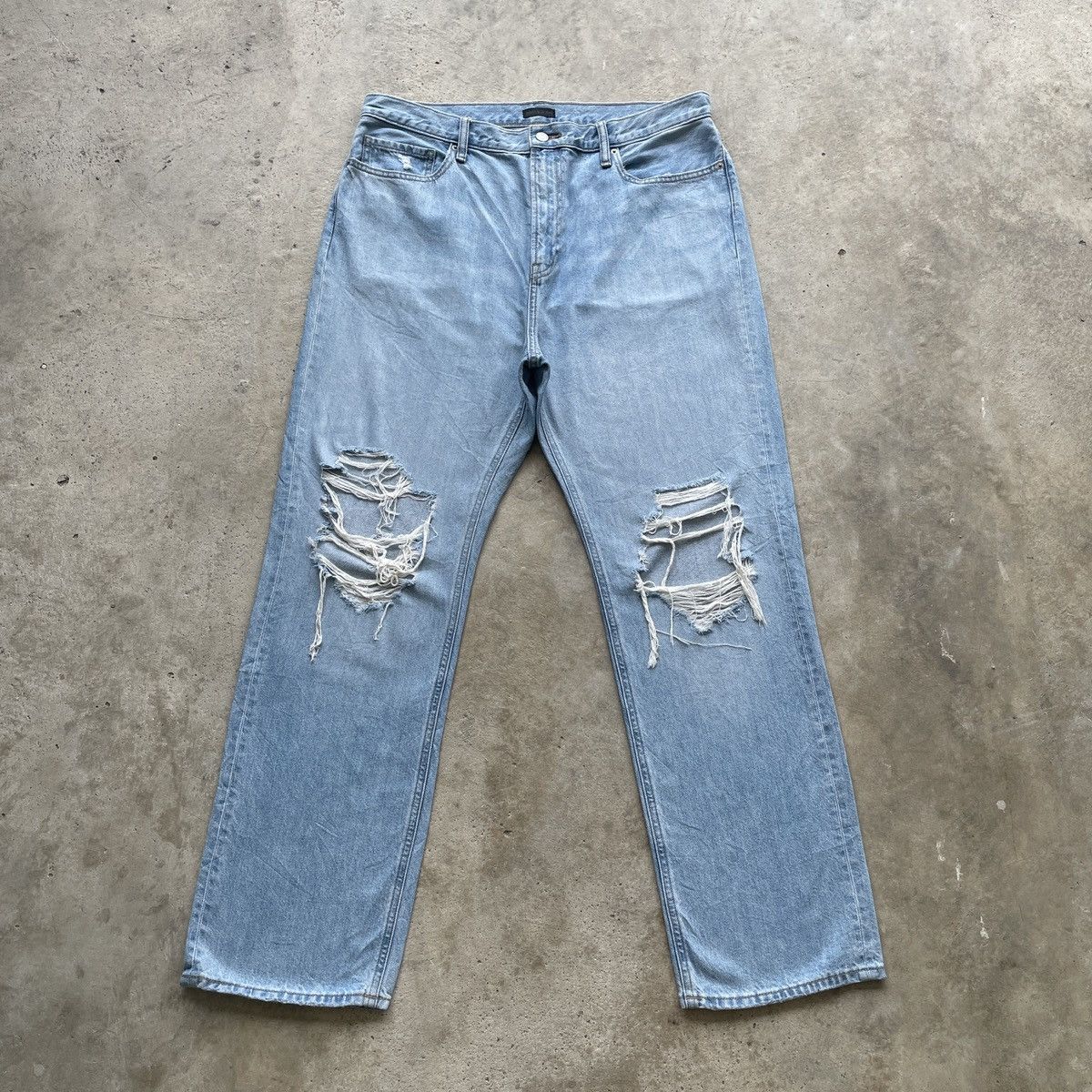 Japanese Brand Vintage Japanese Ripped Jeans Distressed Faded Pants W36x31 Size US 36 / EU 52 - 1 Thumbnail