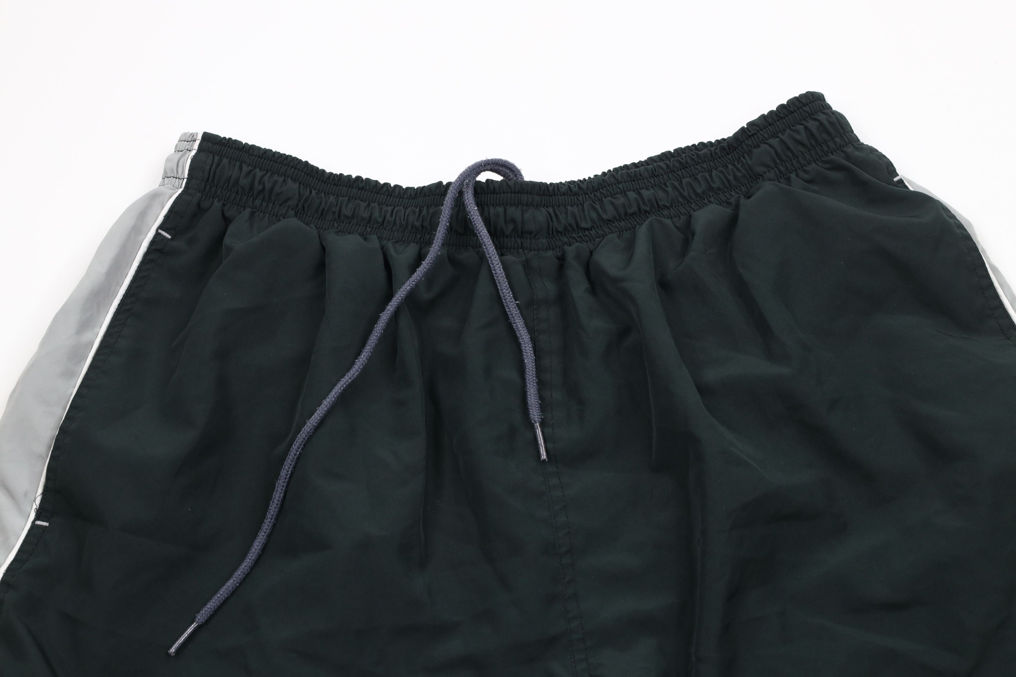 Reebok × Vintage Vintage 90s Reebok Spell Out Lined Above Knee Shorts Black Size US 36 / EU 52 - 2 Thumbnail