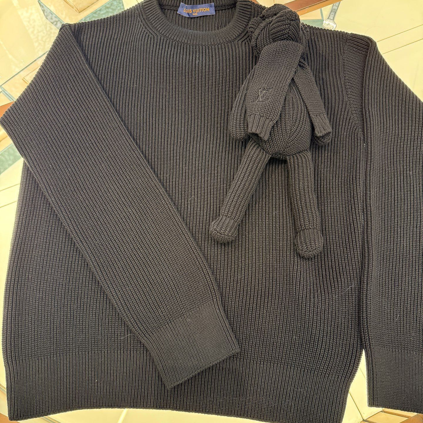 Louis Vuitton Louis Vuitton Bear Ornament Sweater Size M Size US M / EU 48-50 / 2 - 1 Thumbnail