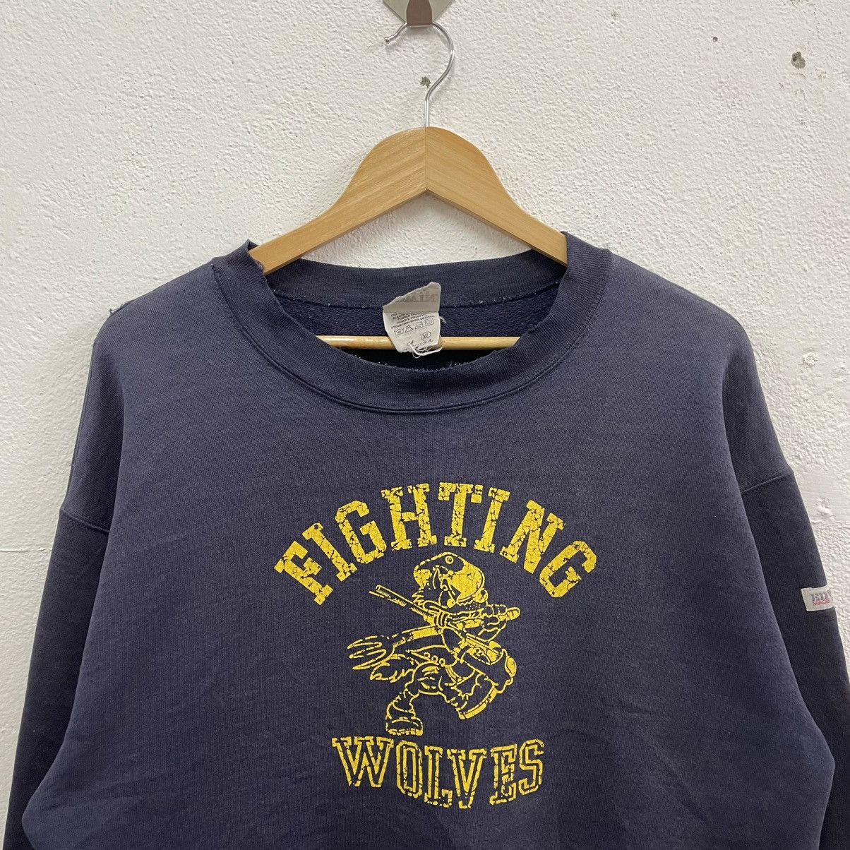 Edwin × Vintage 🔥Vintage Edwin Sports Fighting Wolves Sun Faded Sweatshirts Size US M / EU 48-50 / 2 - 4 Thumbnail