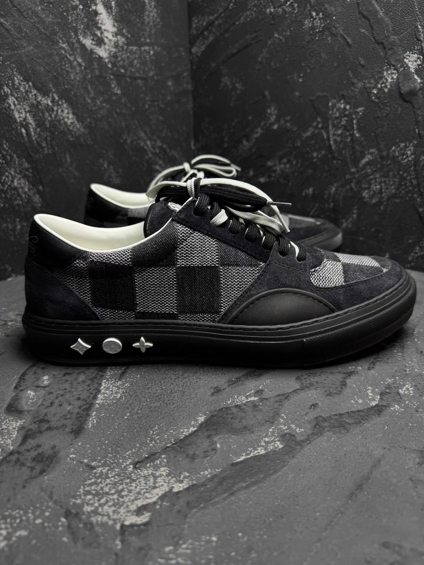 Louis Vuitton LV Ollie Black & White Checkerboard Sneakers Q10 Size US 8.5 / EU 41-42 - 5 Thumbnail